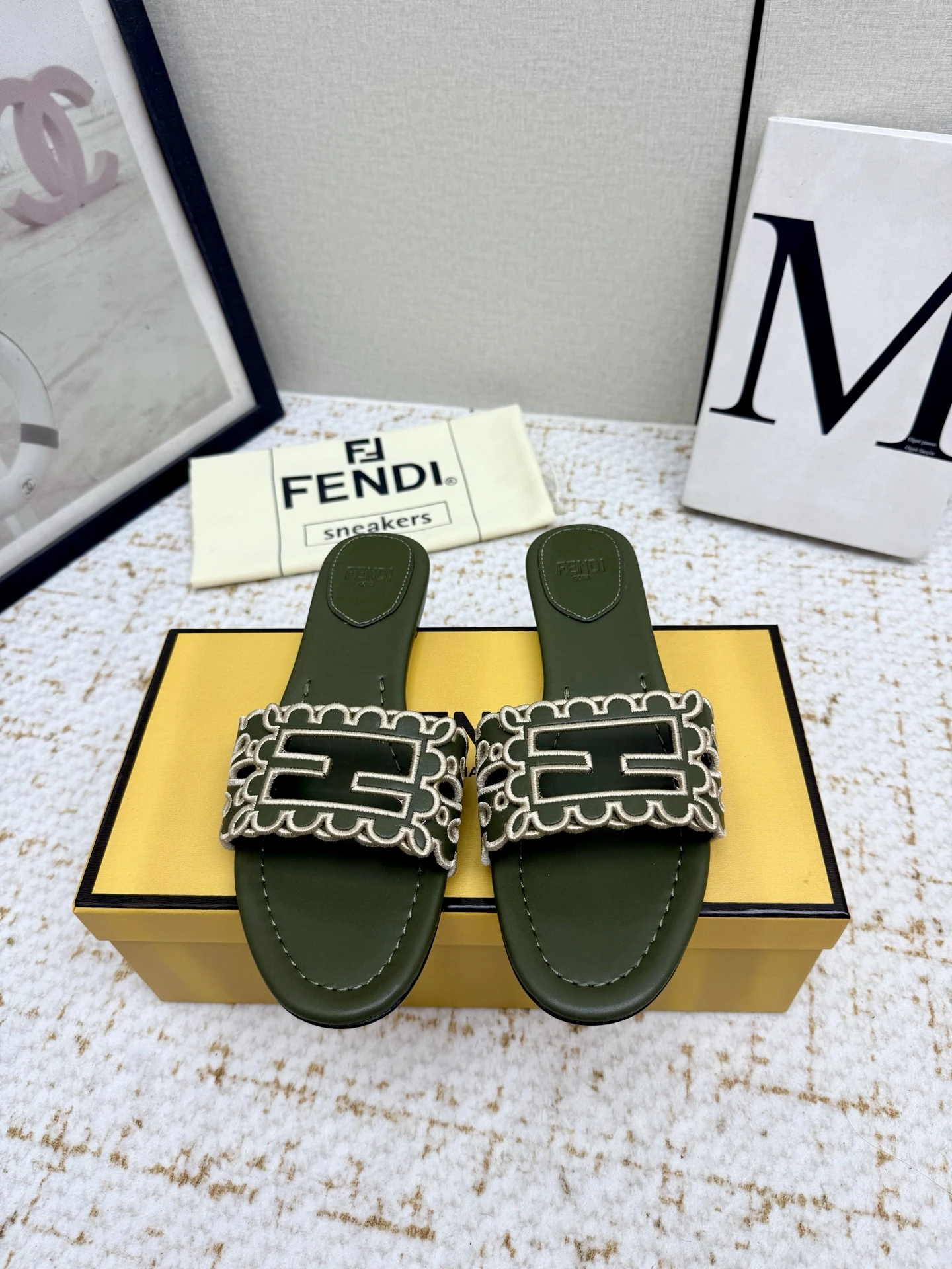 Fendi Slippers — 86a9978f
