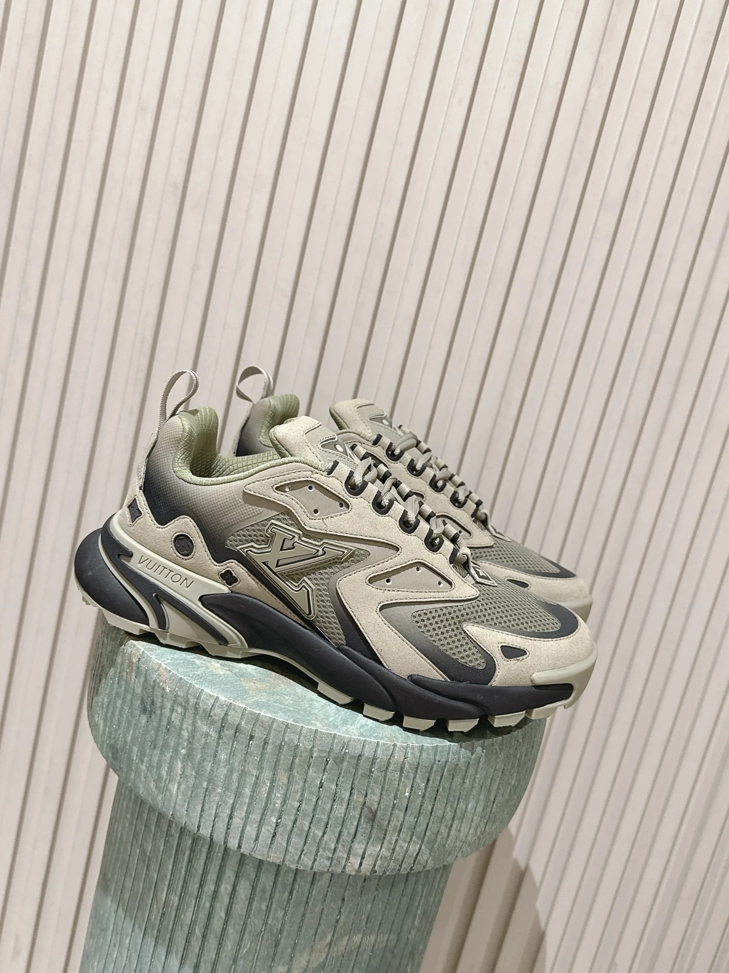 Louis Vuitton Sneakers — 5730e16b