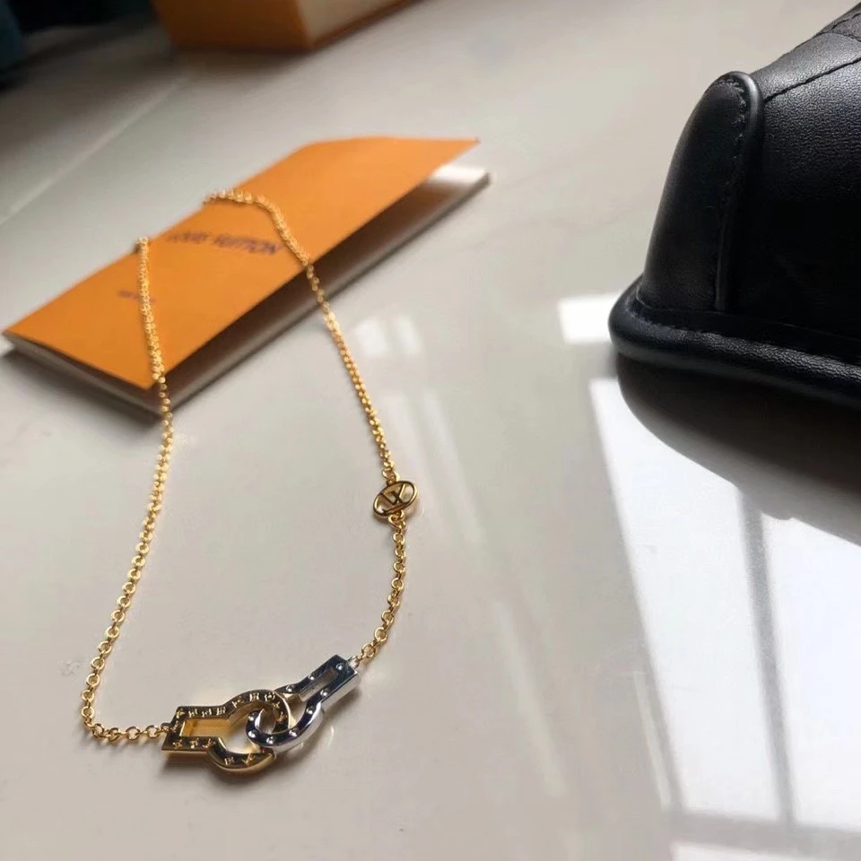 Louis Vuitton Necklaces — b43fb0bd