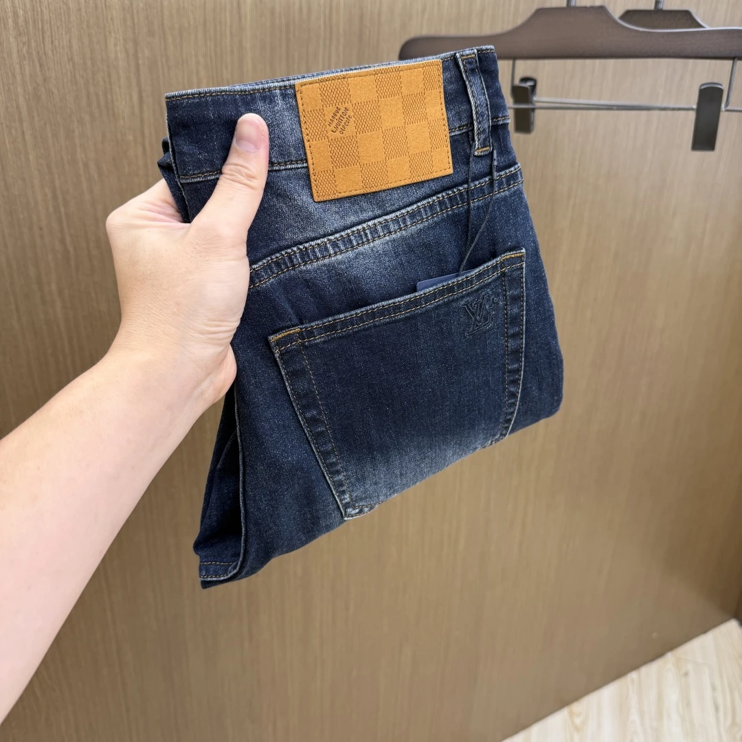 Louis Vuitton Jeans — 87a0e94b