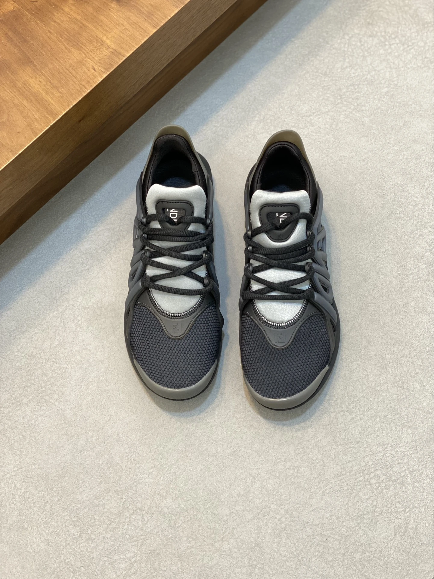 Fendi Sneakers — bb3d3fd9
