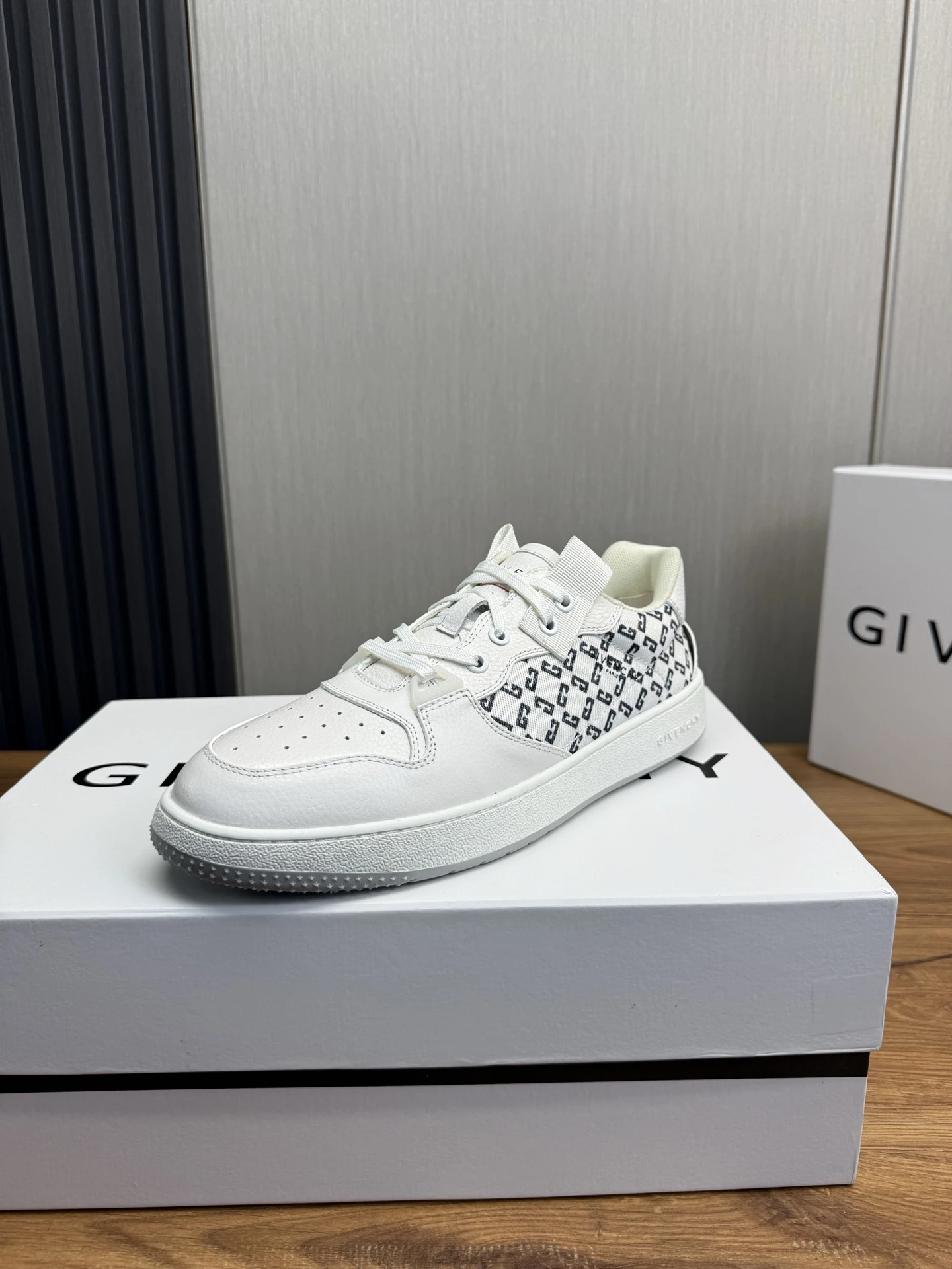 Givenchy Shoes — 50b43326