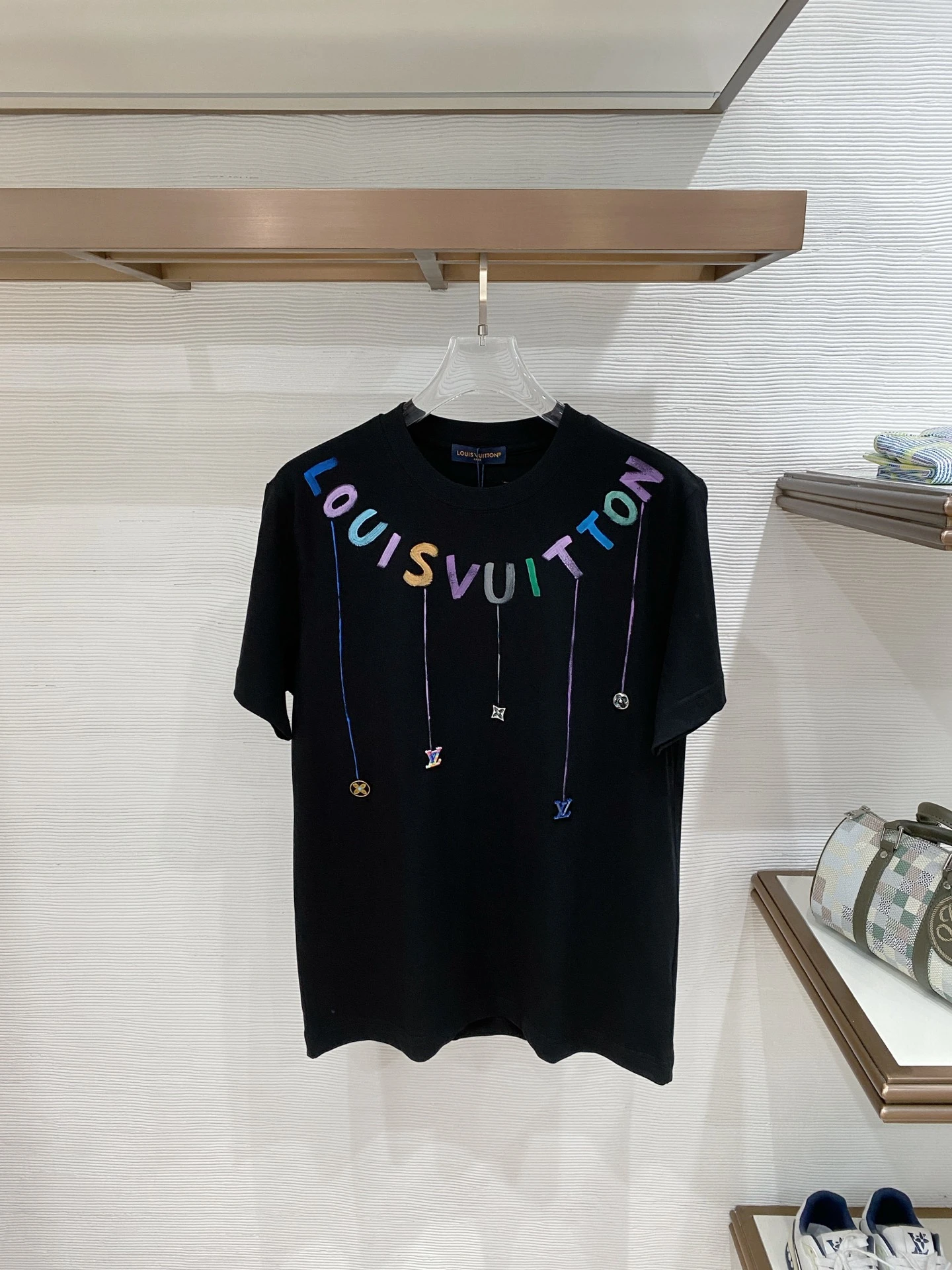 Louis Vuitton T-Shirt — 5a052759