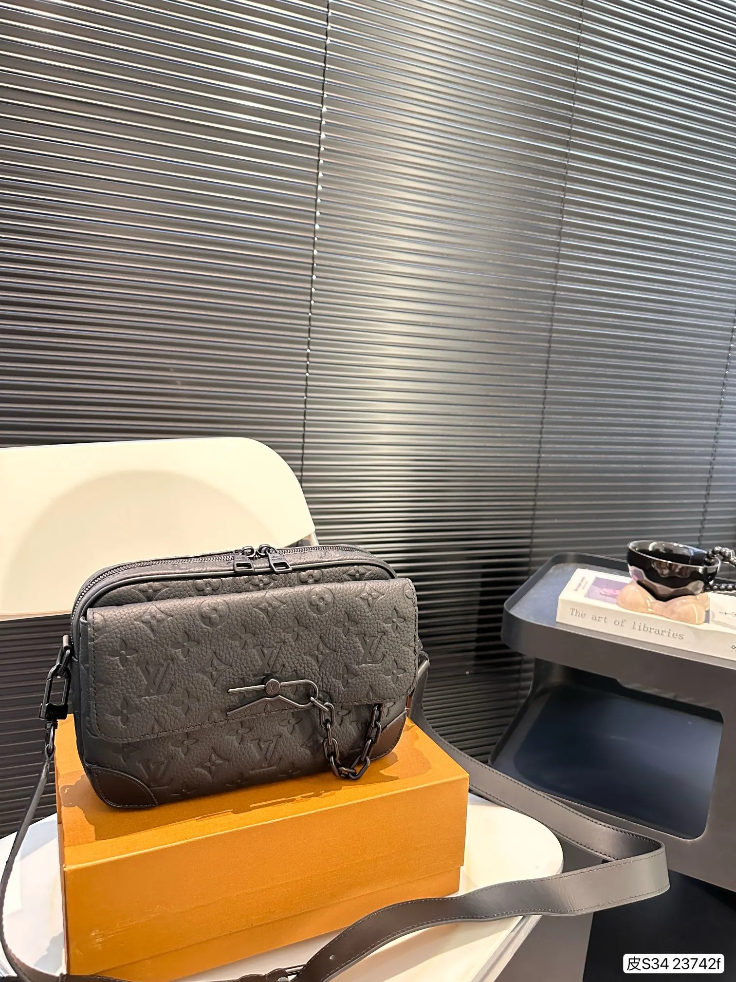 Louis Vuitton Bag — 87802e4e