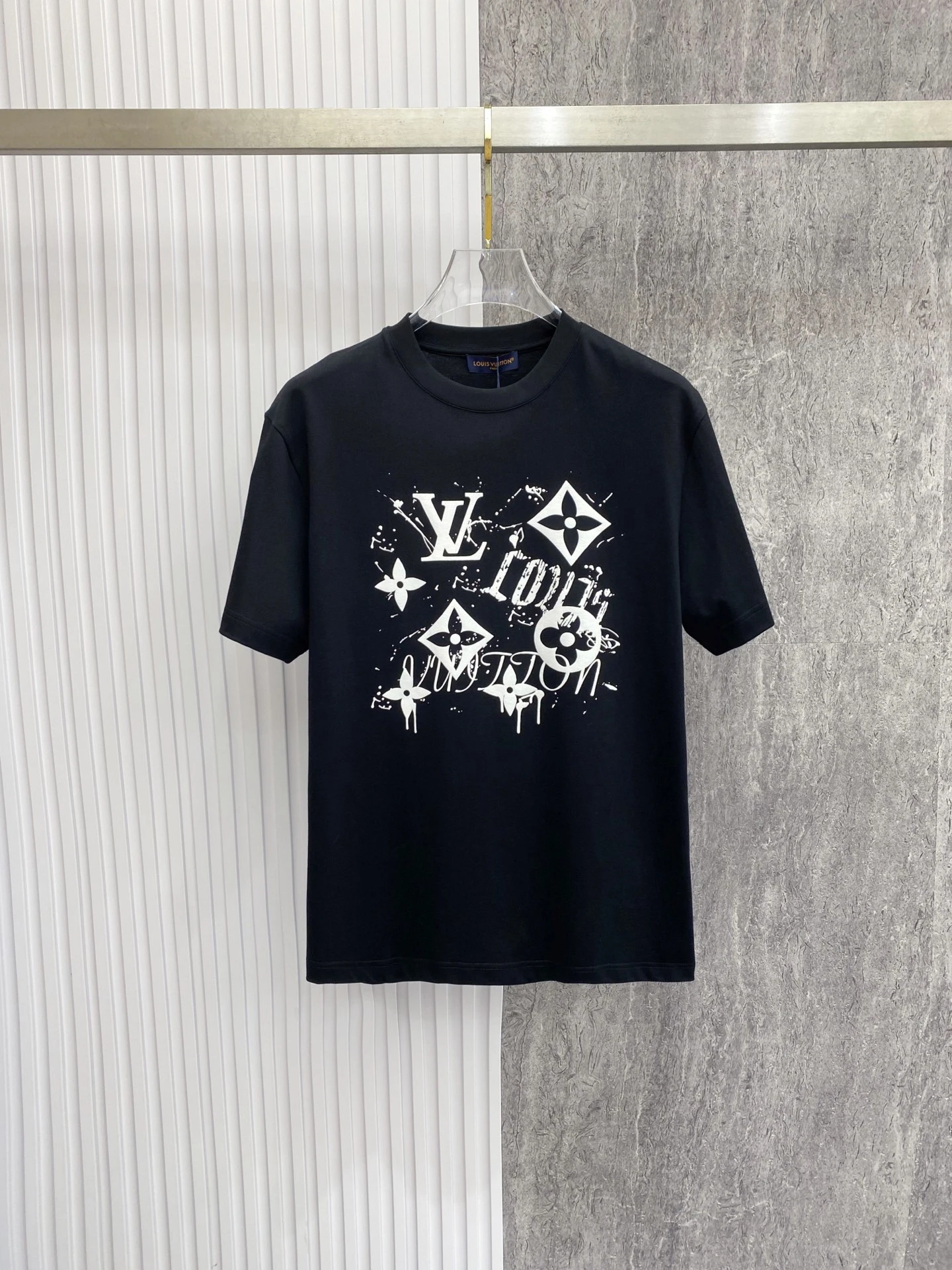 Louis Vuitton T-Shirt — f04d21e9
