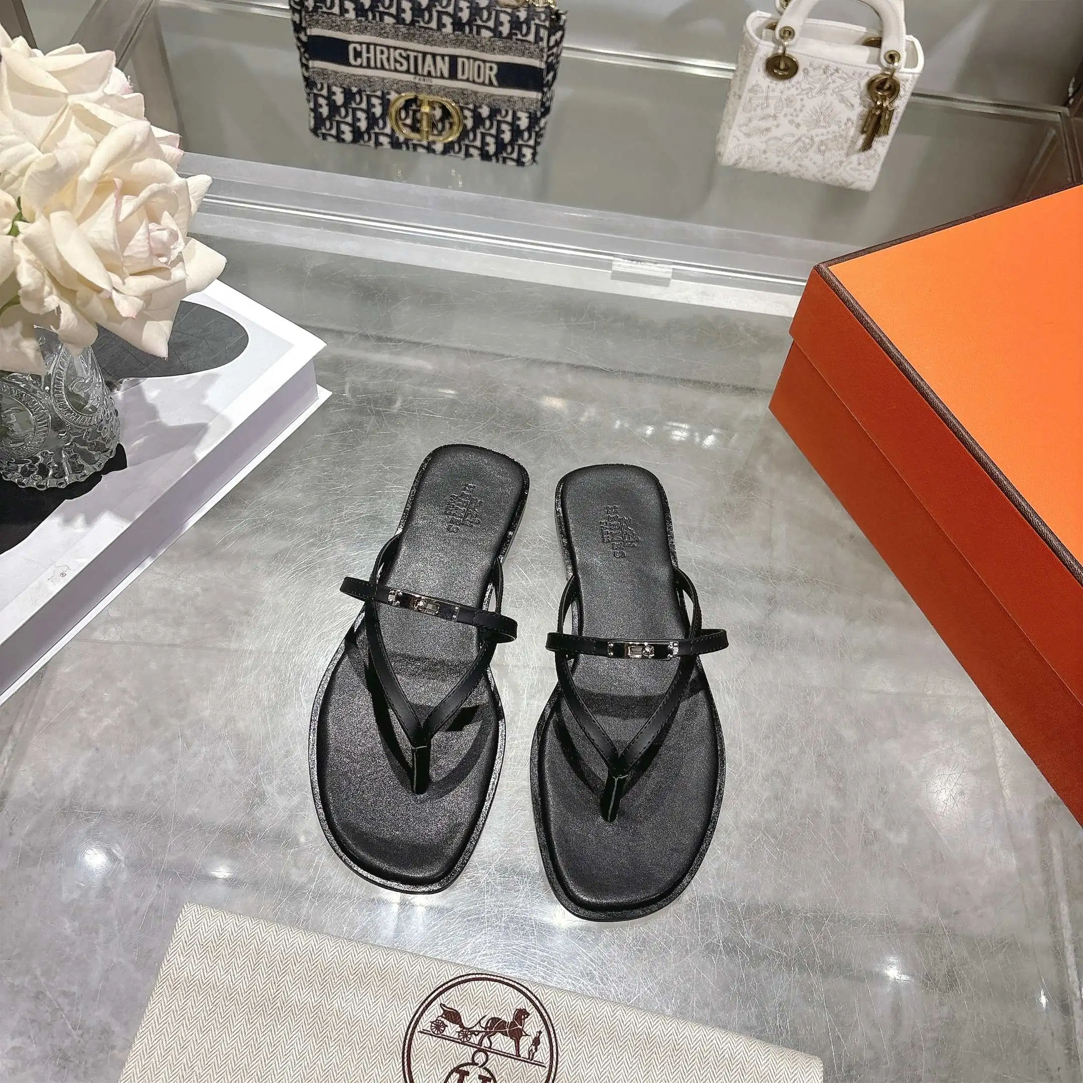 Hermès Slippers — abe3a1f6