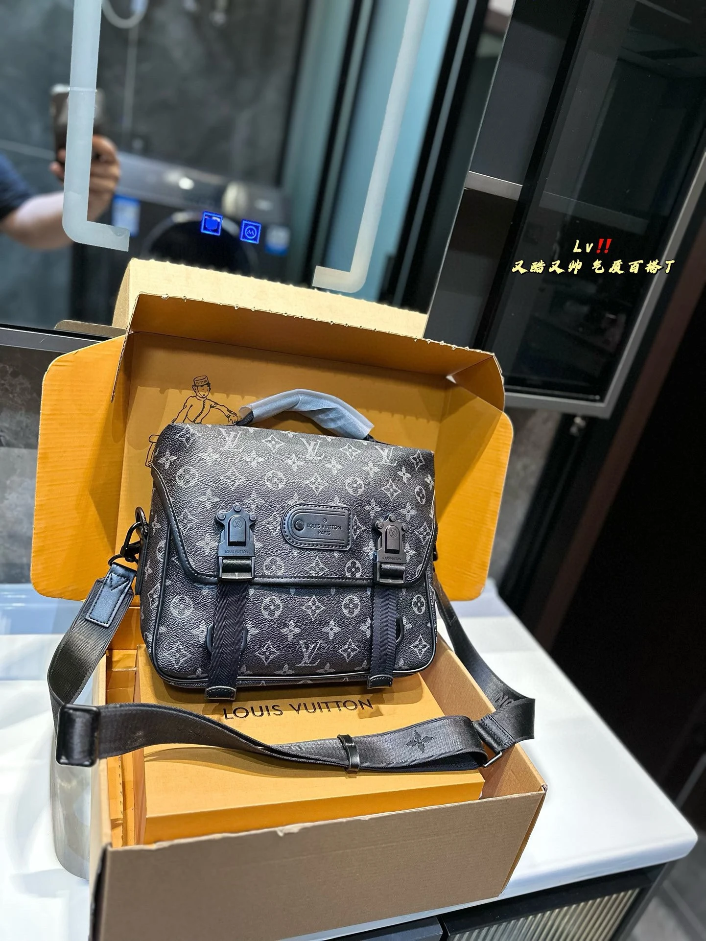 Louis Vuitton Bag — f58d1cea
