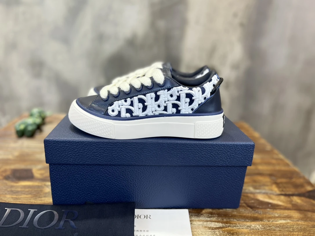 Dior Sneakers — 3c9070ec