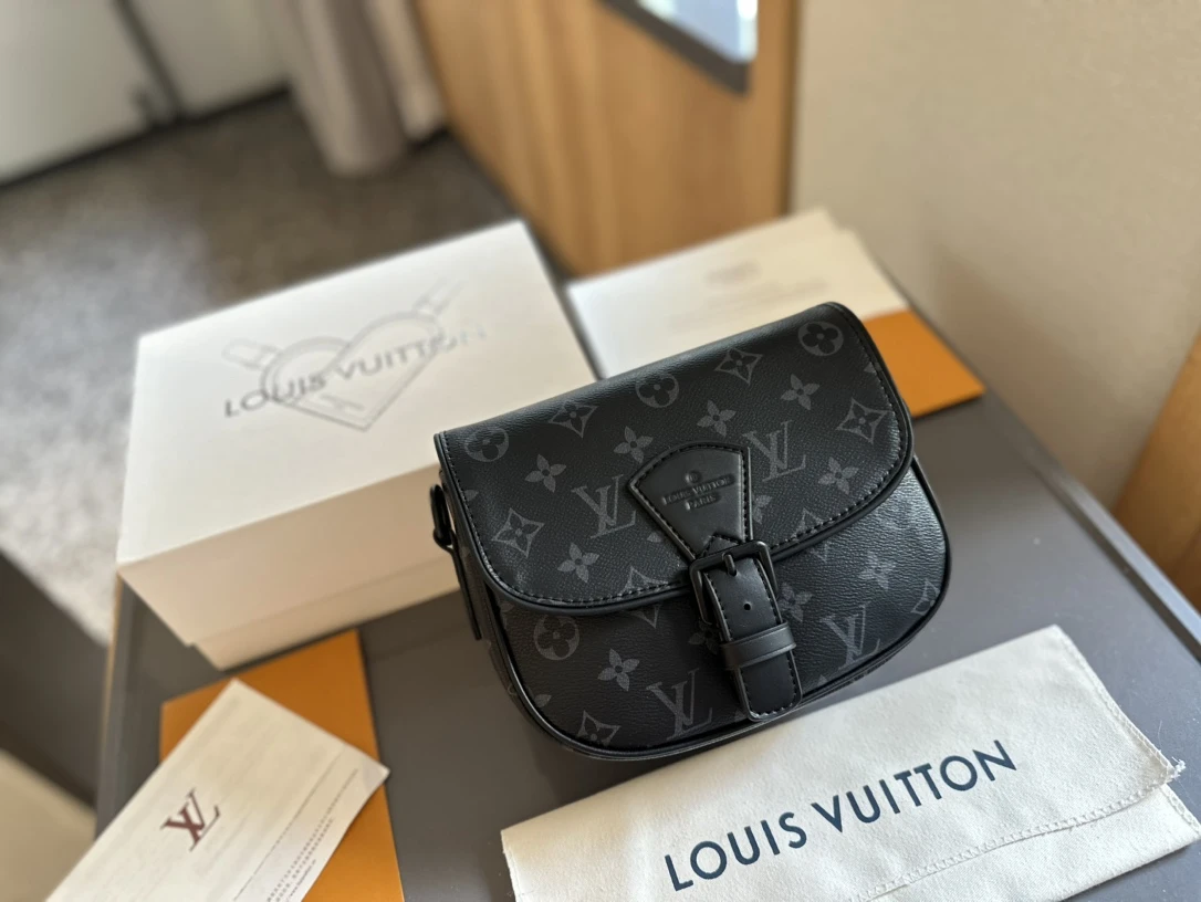 Louis Vuitton Bag — 2a20f29c