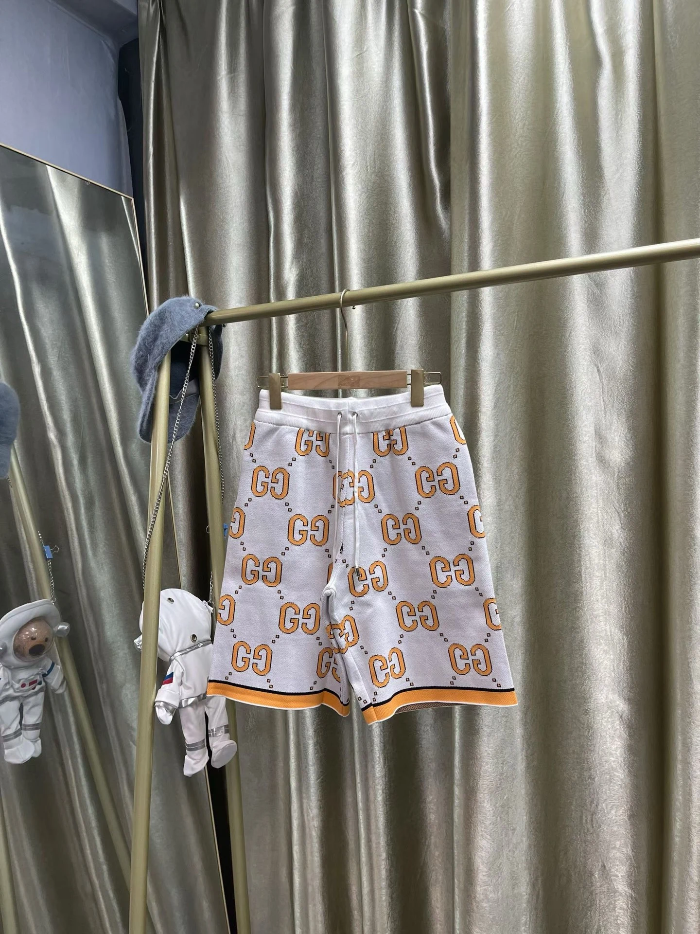 Gucci Shorts — 6d0fb9b9