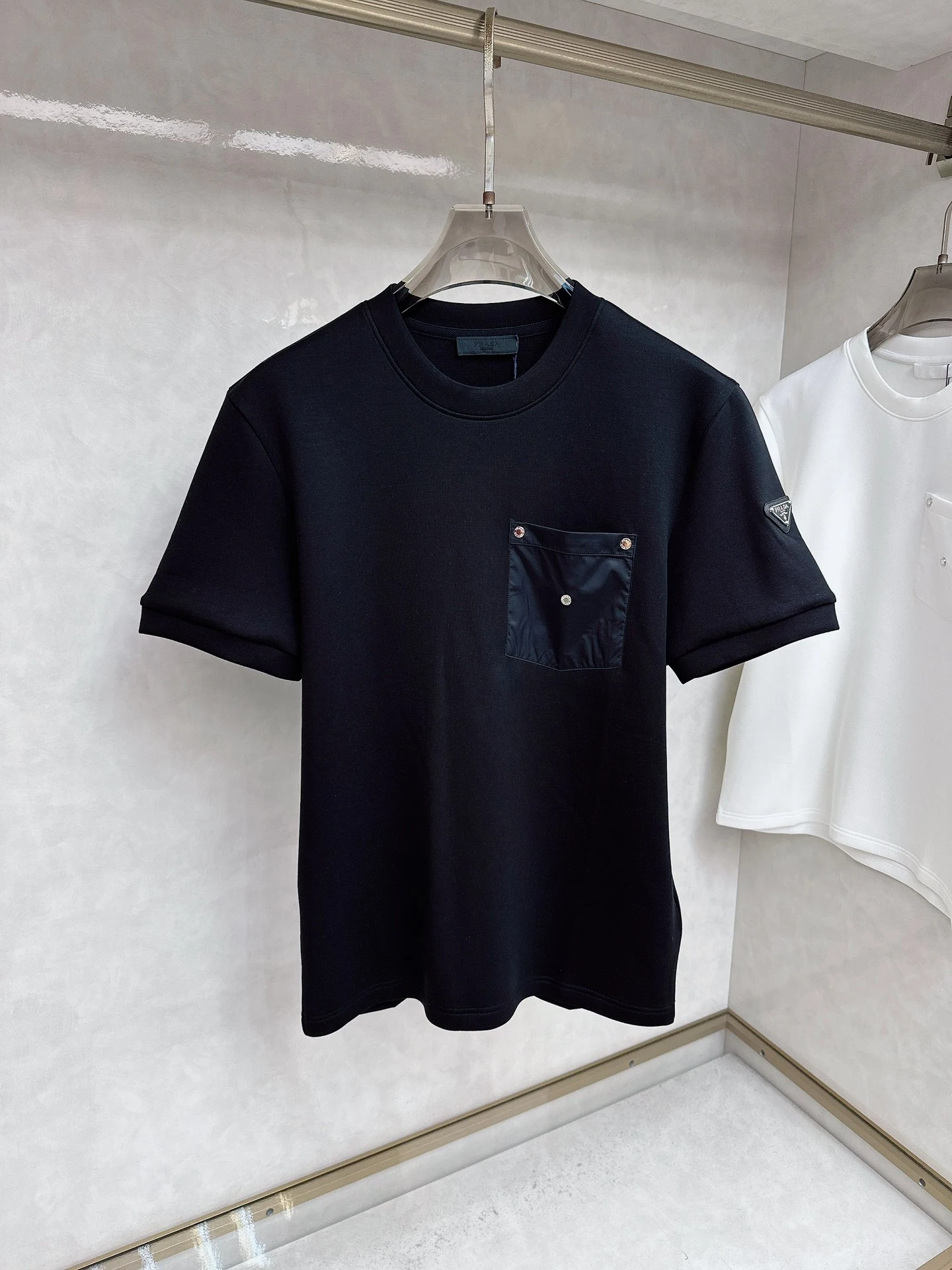 Prada T-Shirt — d382f295
