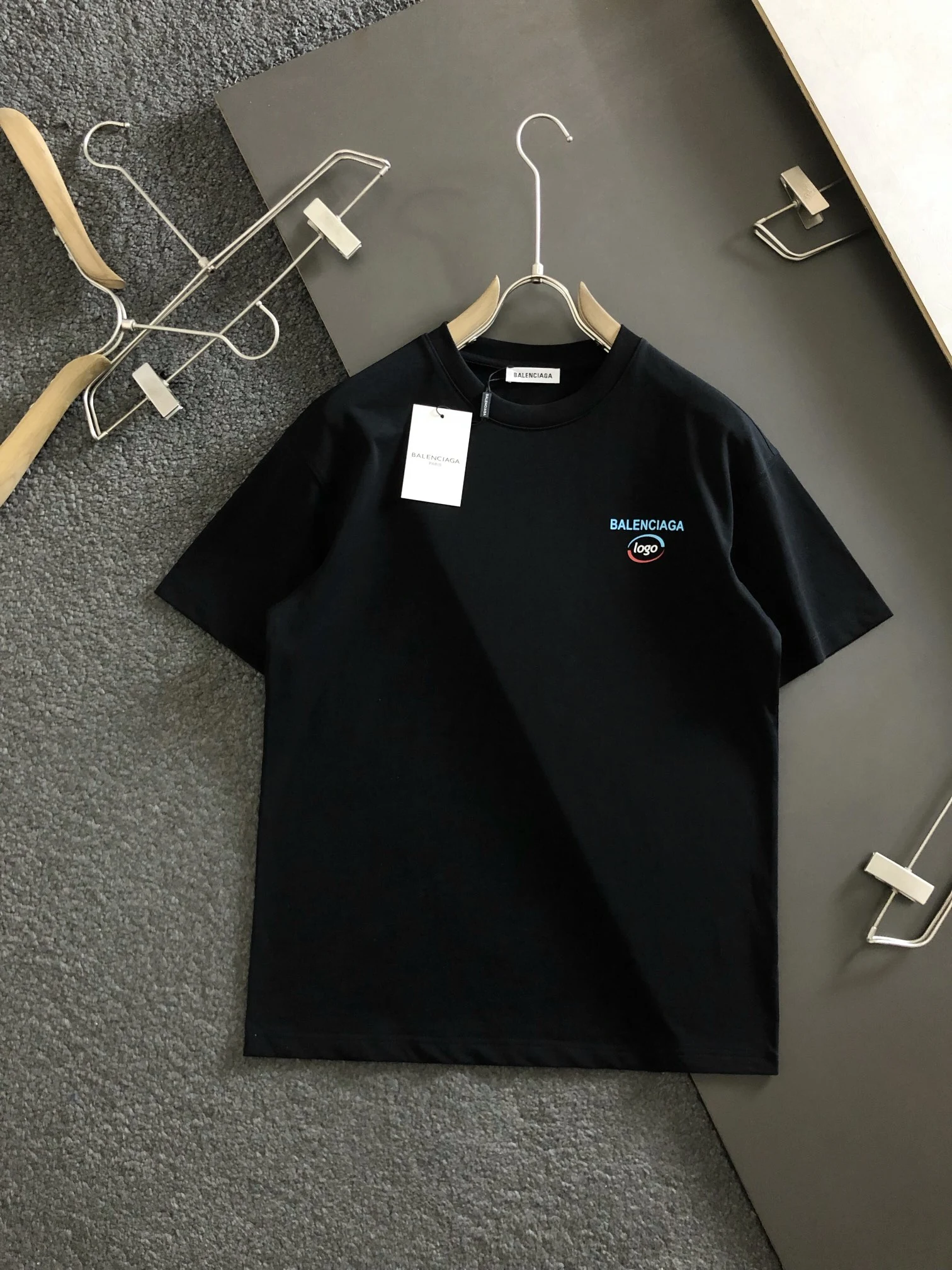 Balenciaga T-Shirt — f2b2b4d9