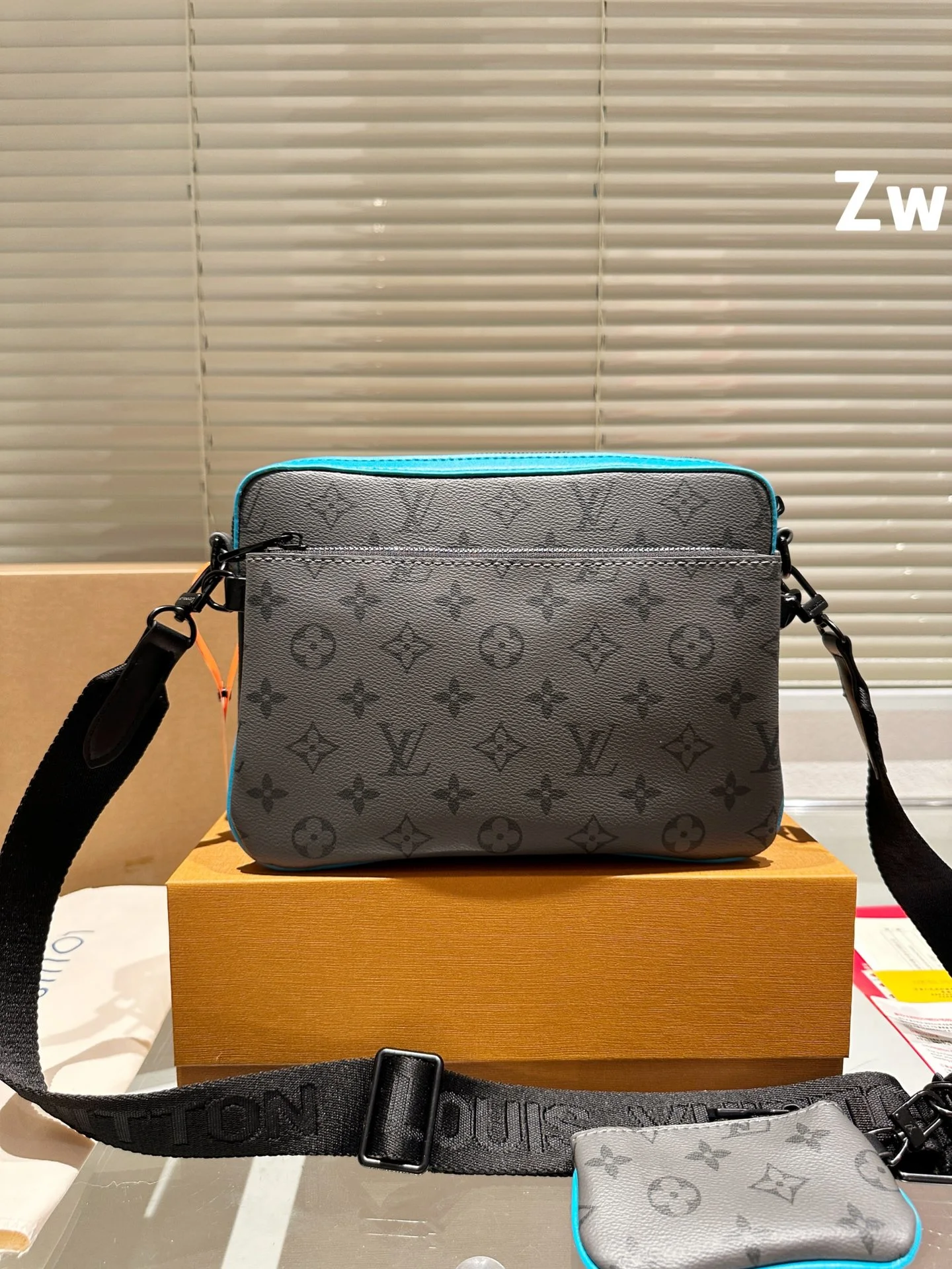 Louis Vuitton Bag — 80207c1c