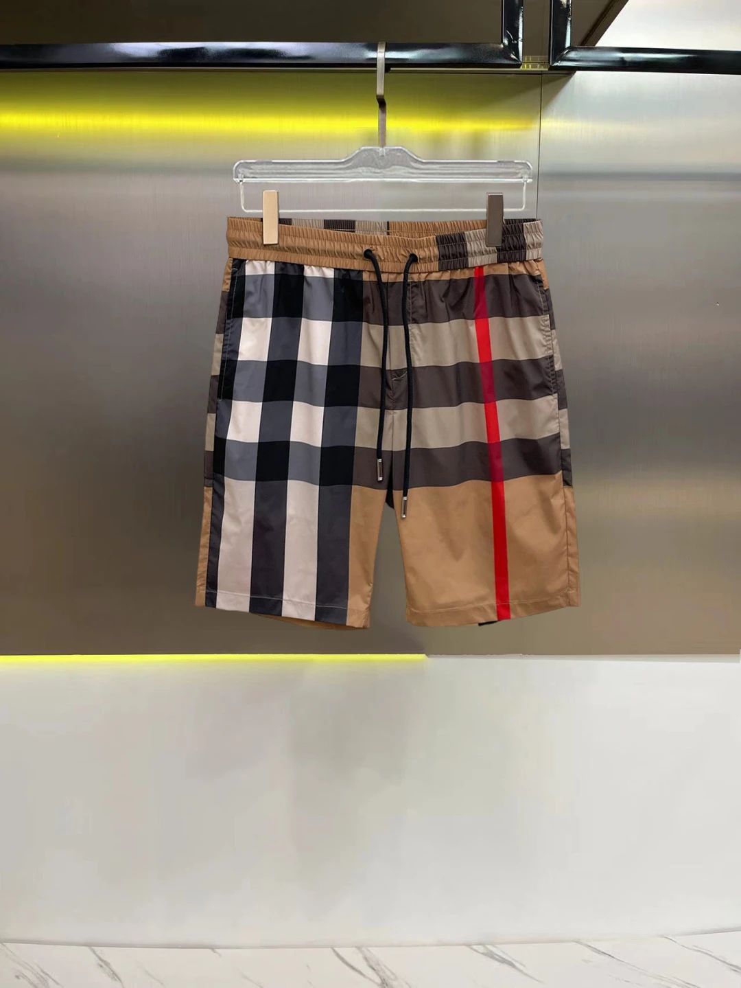 Burberry Shorts — 53b19940
