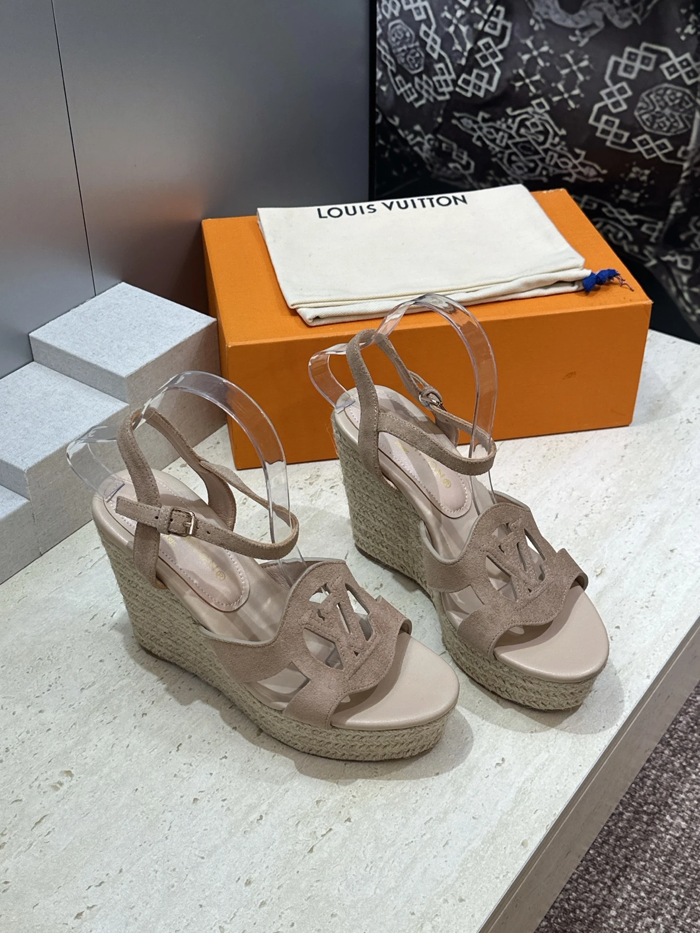 Louis Vuitton Sandals — e52a4e9c