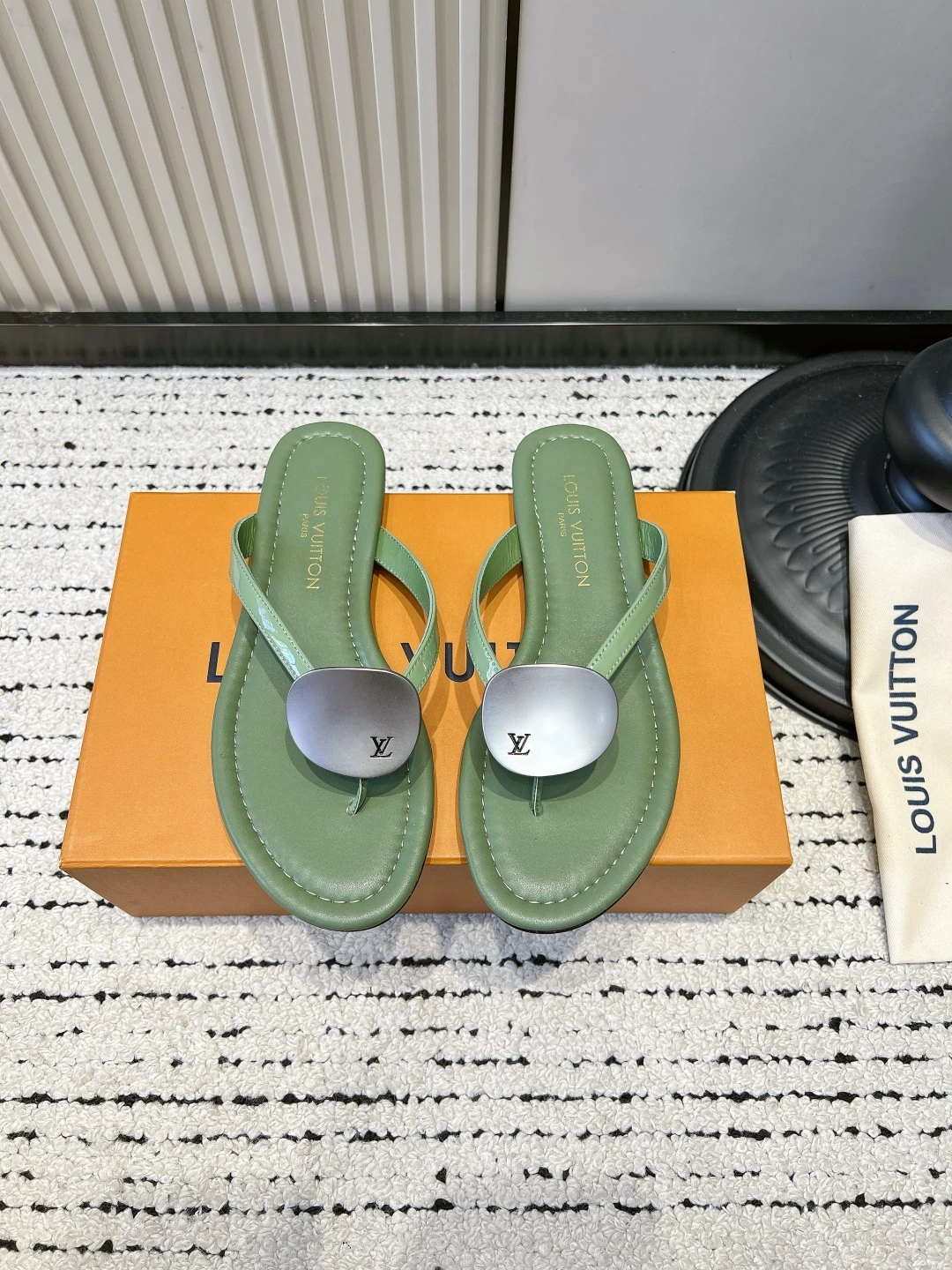 Louis Vuitton Slippers — dd3d59db