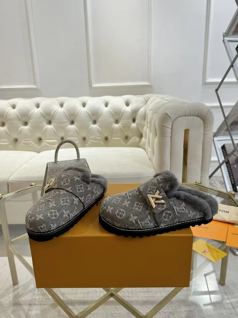 Louis Vuitton Slippers — 59ae66a3
