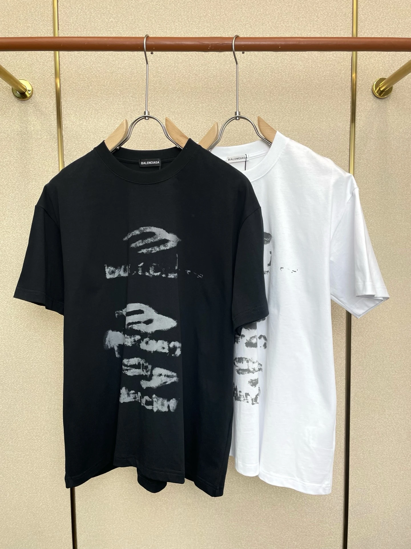 Balenciaga T-Shirt — 126d80d9