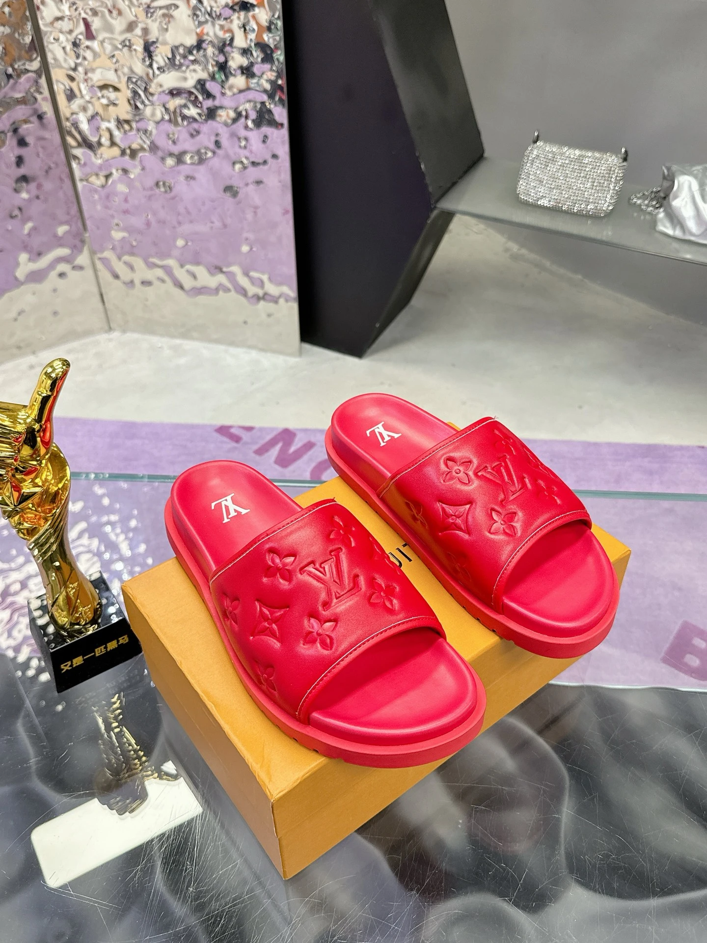Louis Vuitton Slippers — 4e1dfe5c