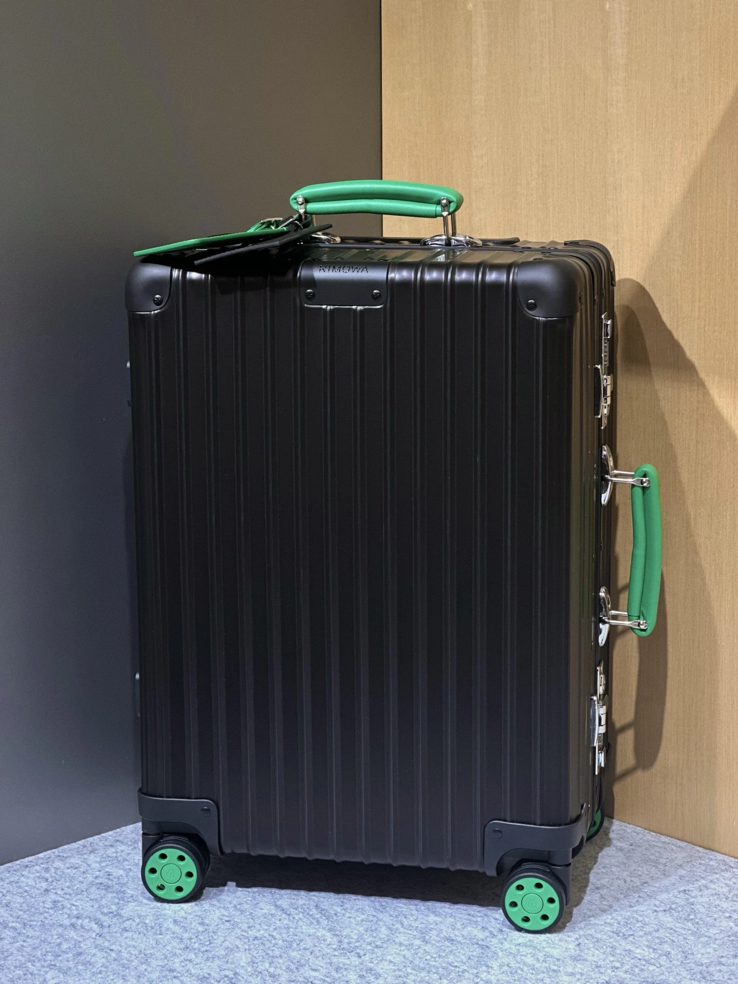 Rimowa Luggage — a11bf49f