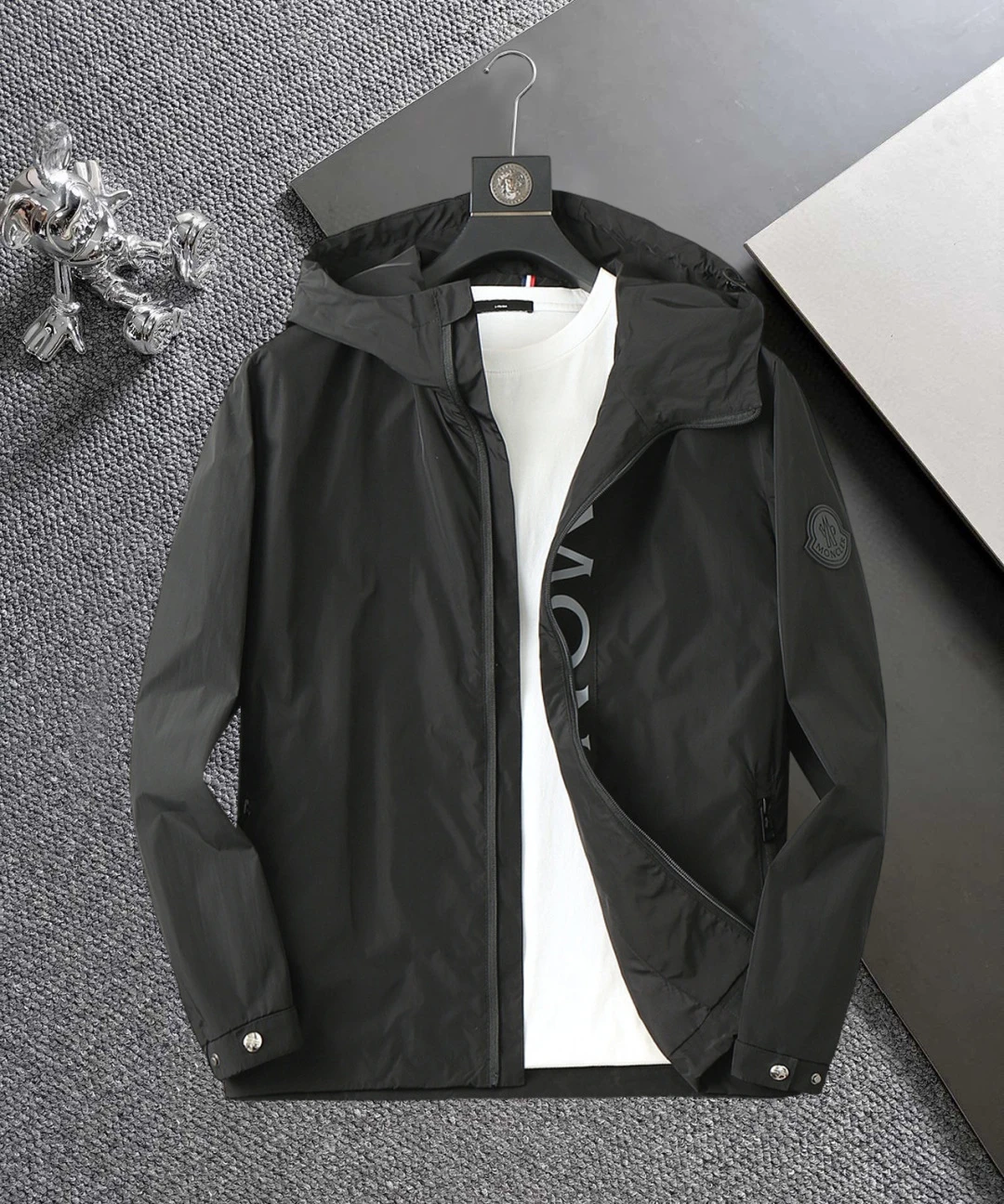 Moncler Jackets — cdc32aec