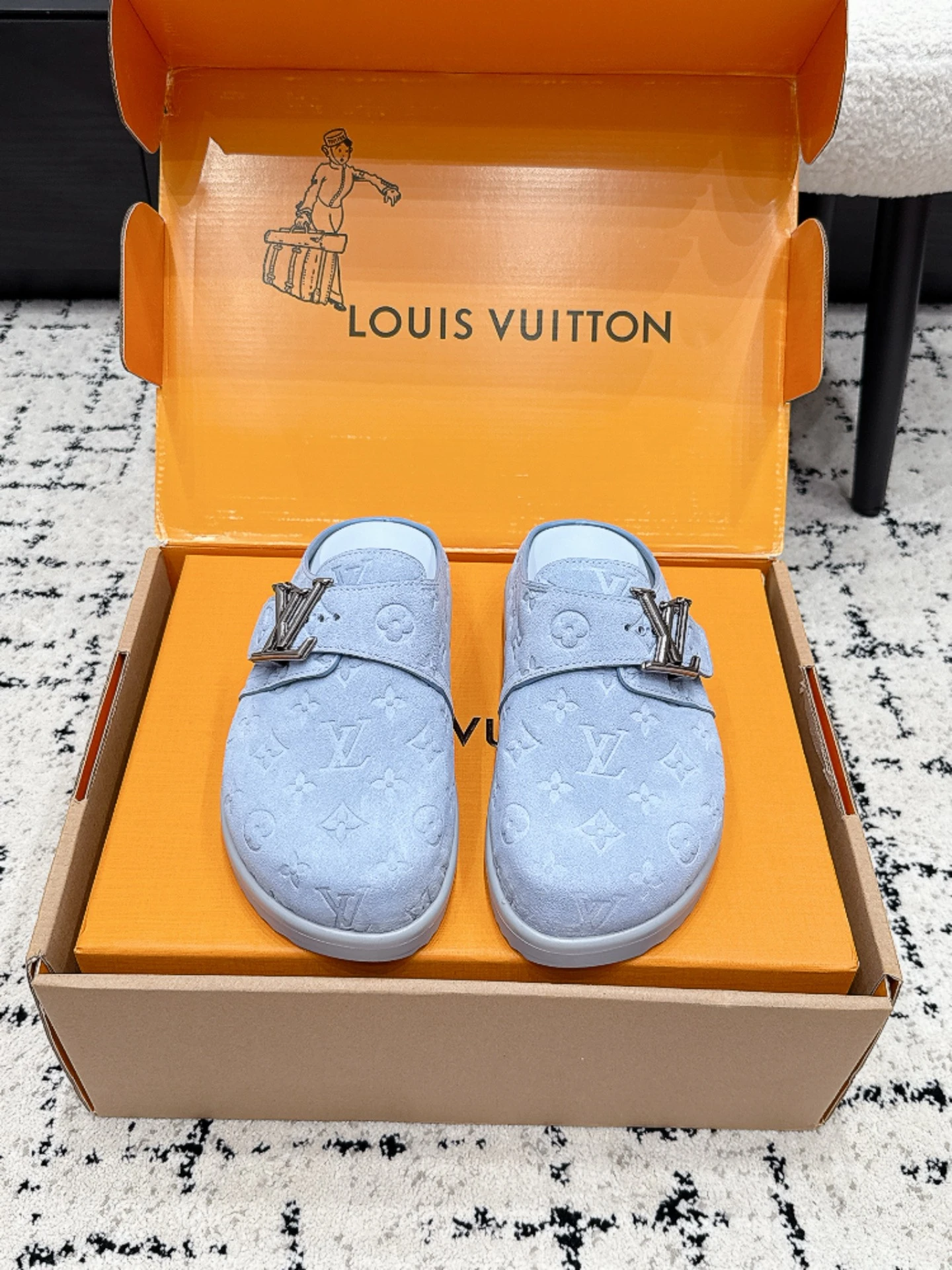 Louis Vuitton Slippers — d2b4c5b4