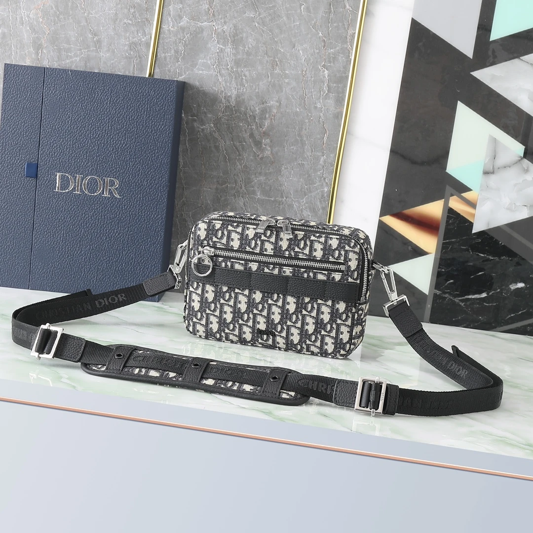Dior Bag — 67e7bd75