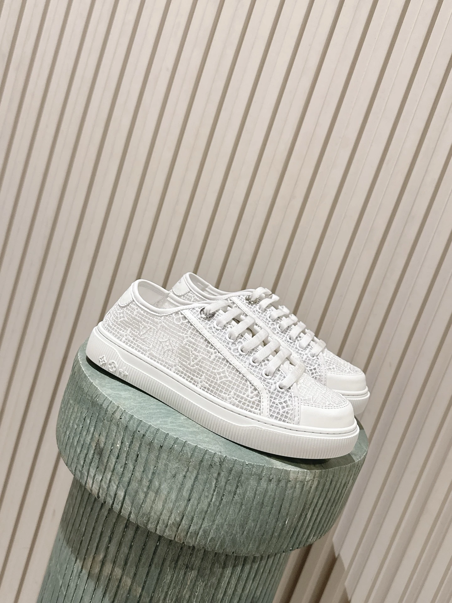 Louis Vuitton Sneakers — 817078cb