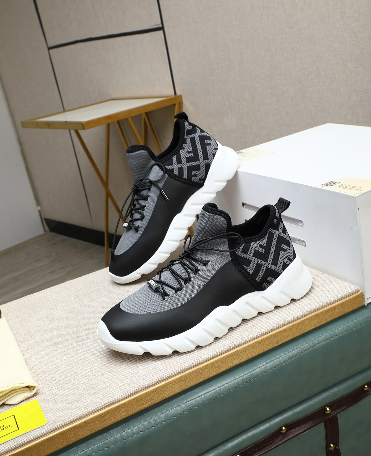 Fendi Sneakers — 970565d8