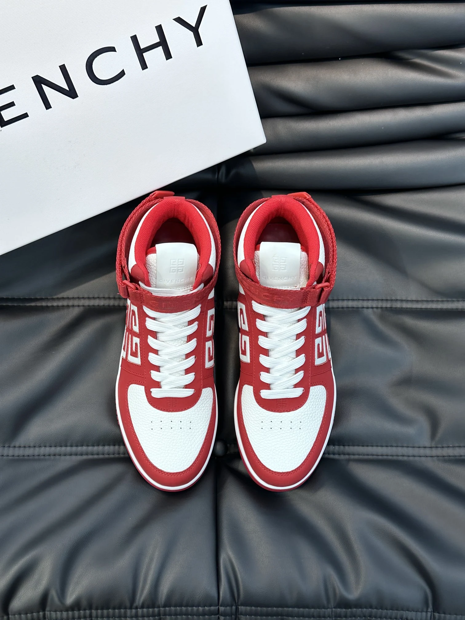 Givenchy Sneakers — 8431c443