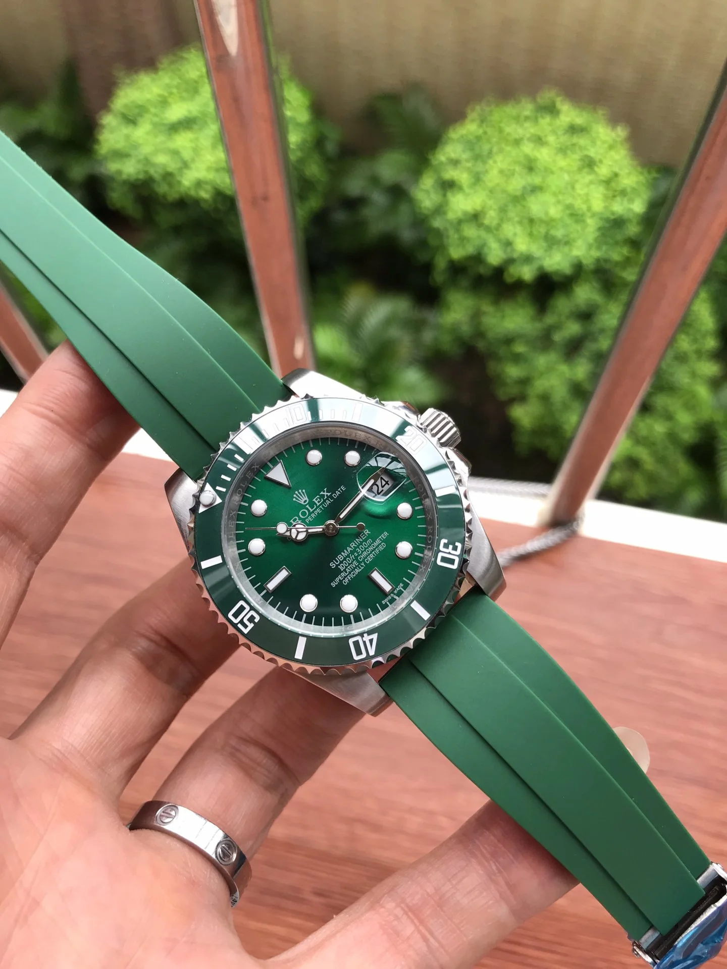 Watch — aa372a0b
