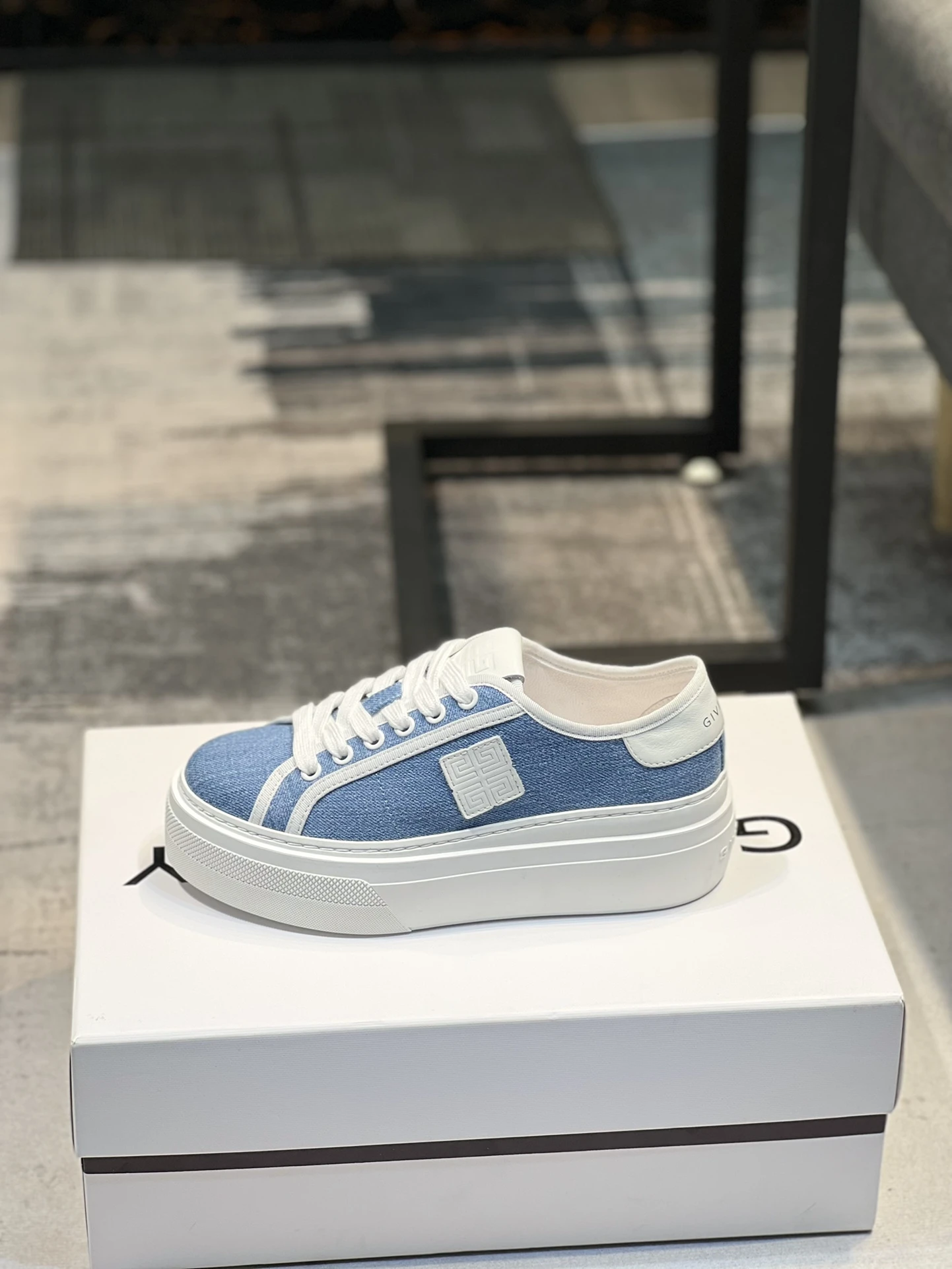 Givenchy Sneakers — 458a6d16
