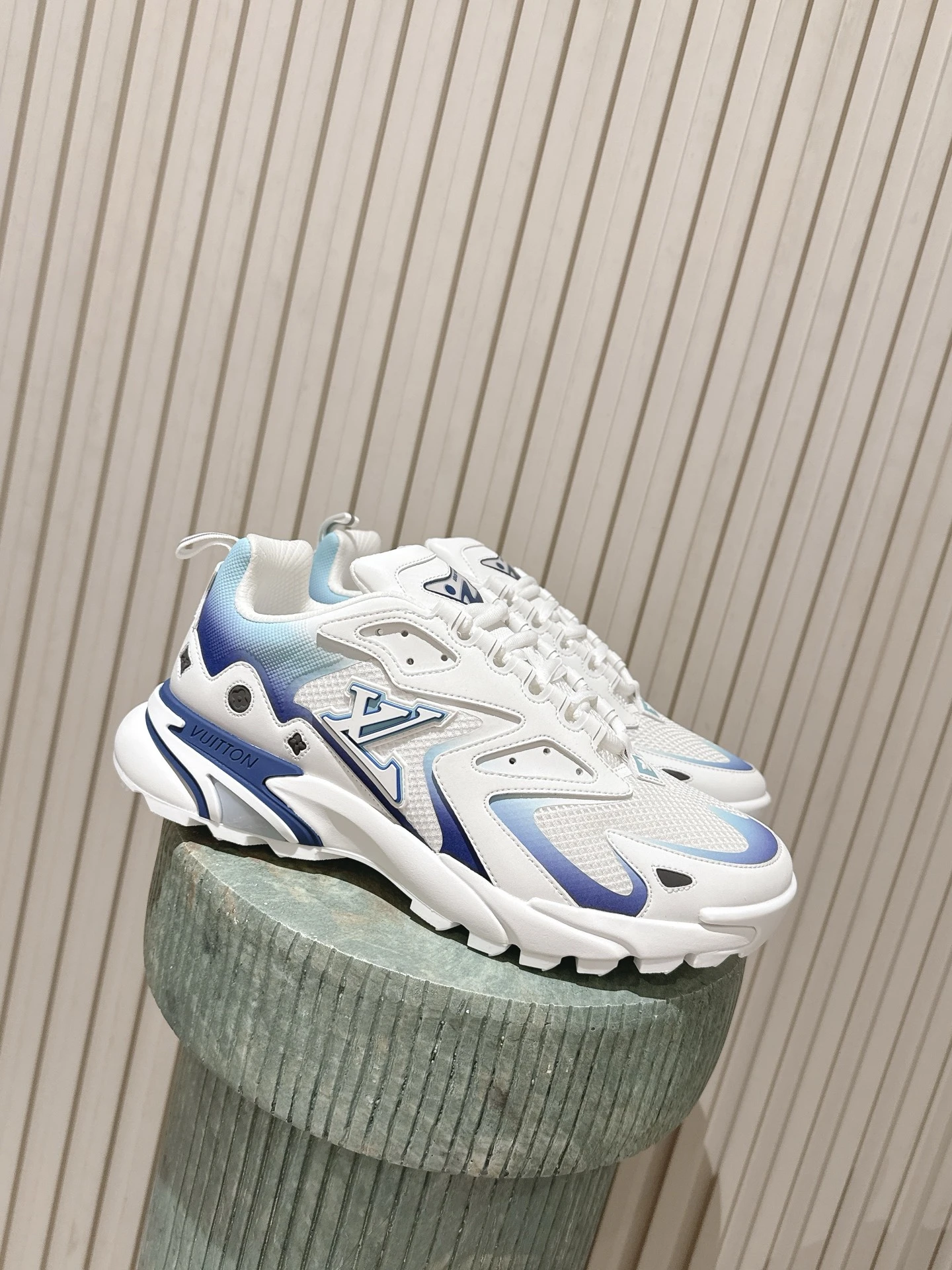 Louis Vuitton Sneakers — 7dac0d45