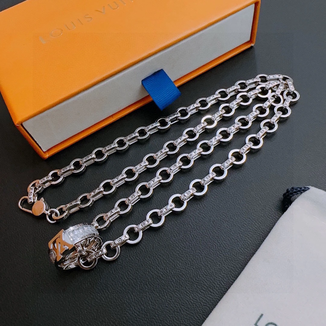 Louis Vuitton Necklaces — be58b0de