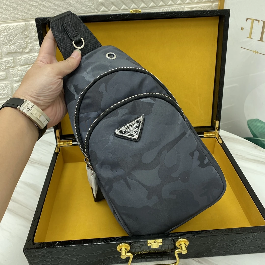 Prada Bag — ae04b1eb