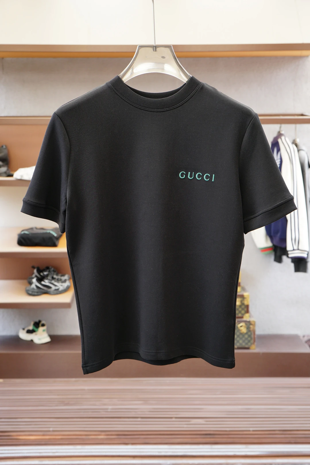 Gucci T-Shirt — b09ba0bb