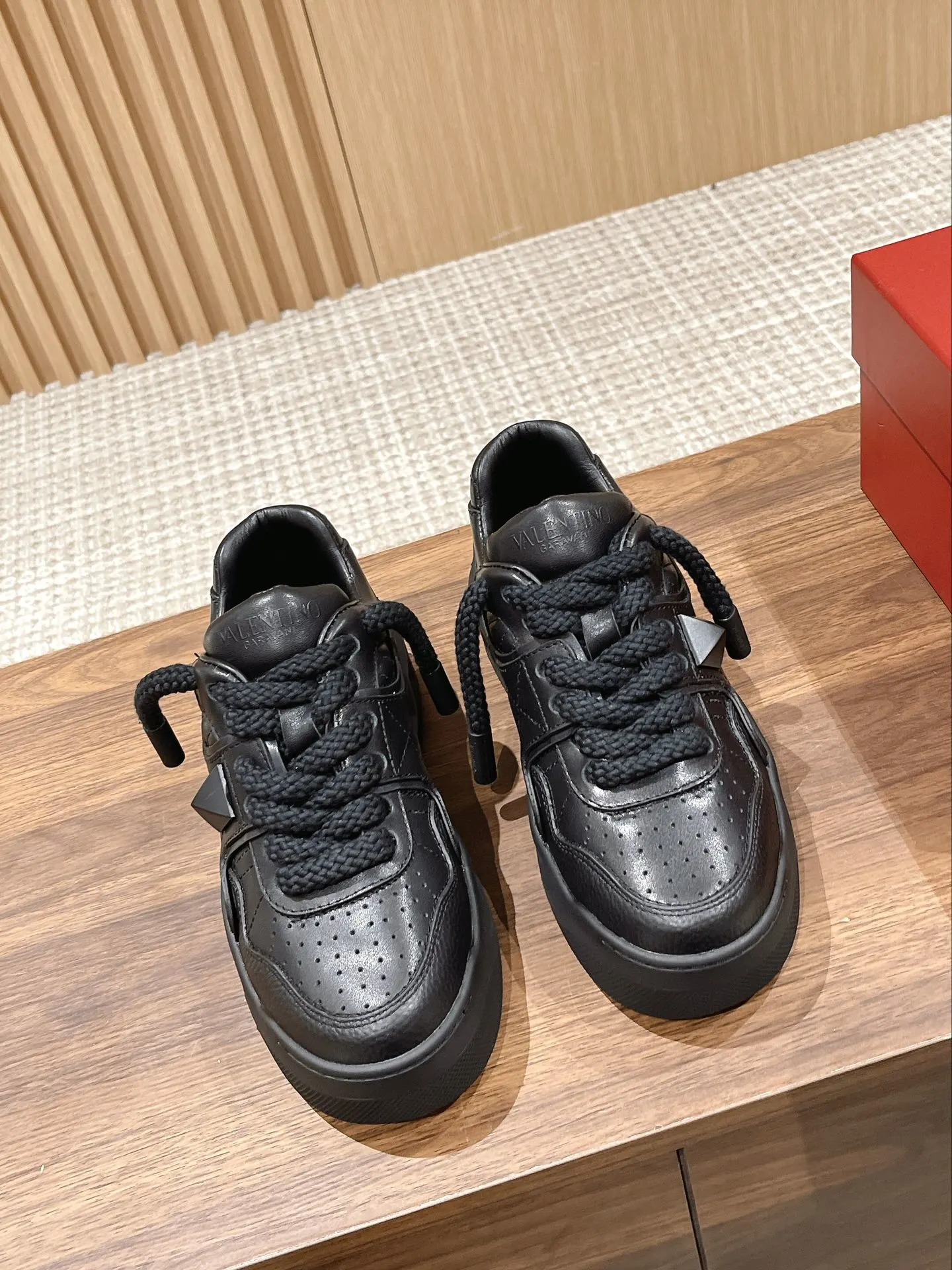 Valentino Sneakers — 8290e355
