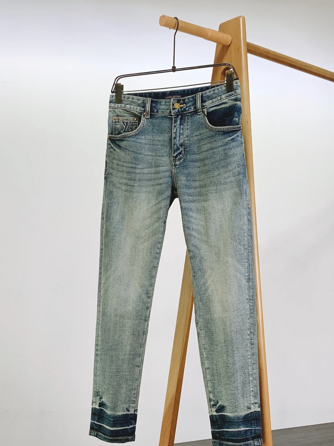 Louis Vuitton Jeans — 01798954