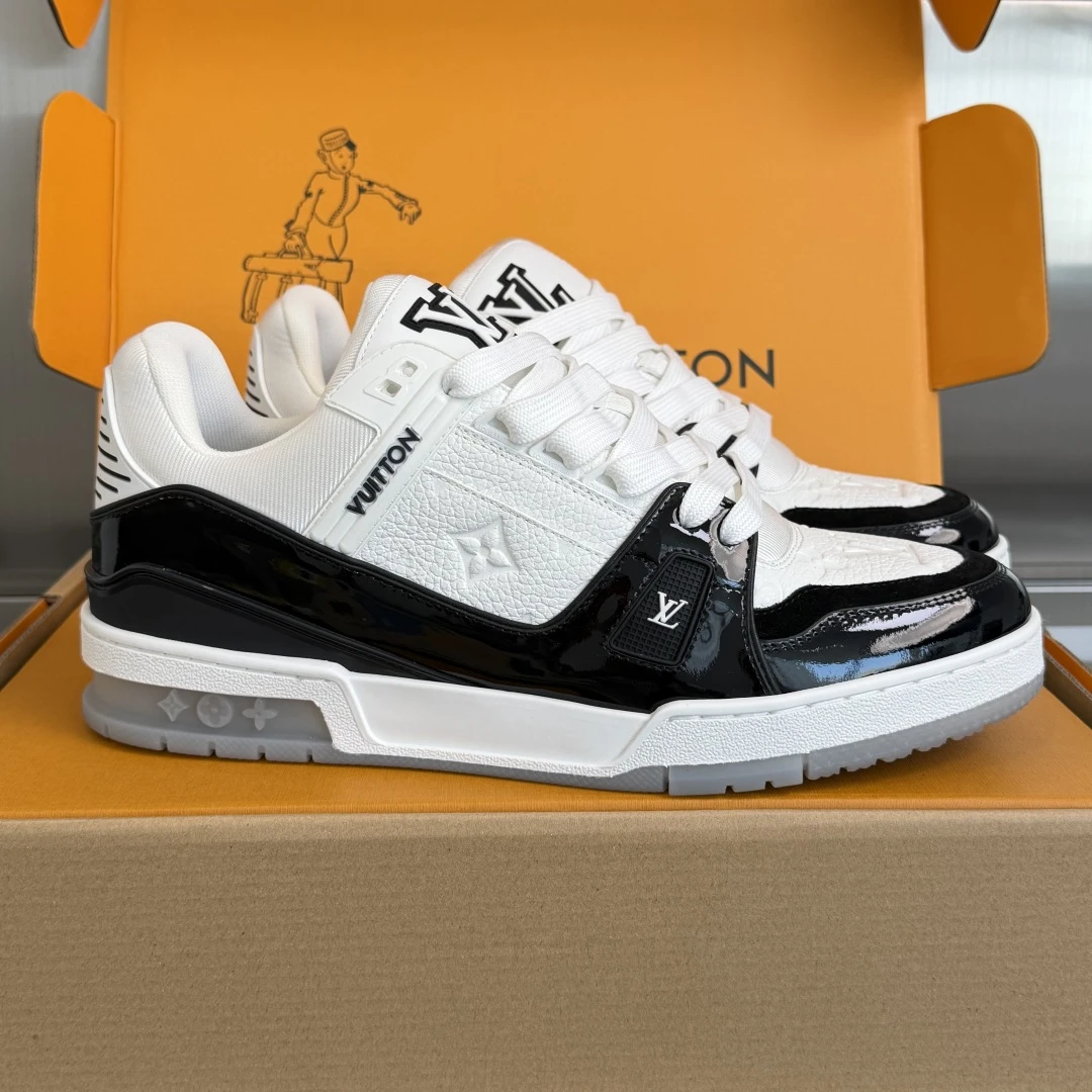 Louis Vuitton Sneakers — 0a0eba8f