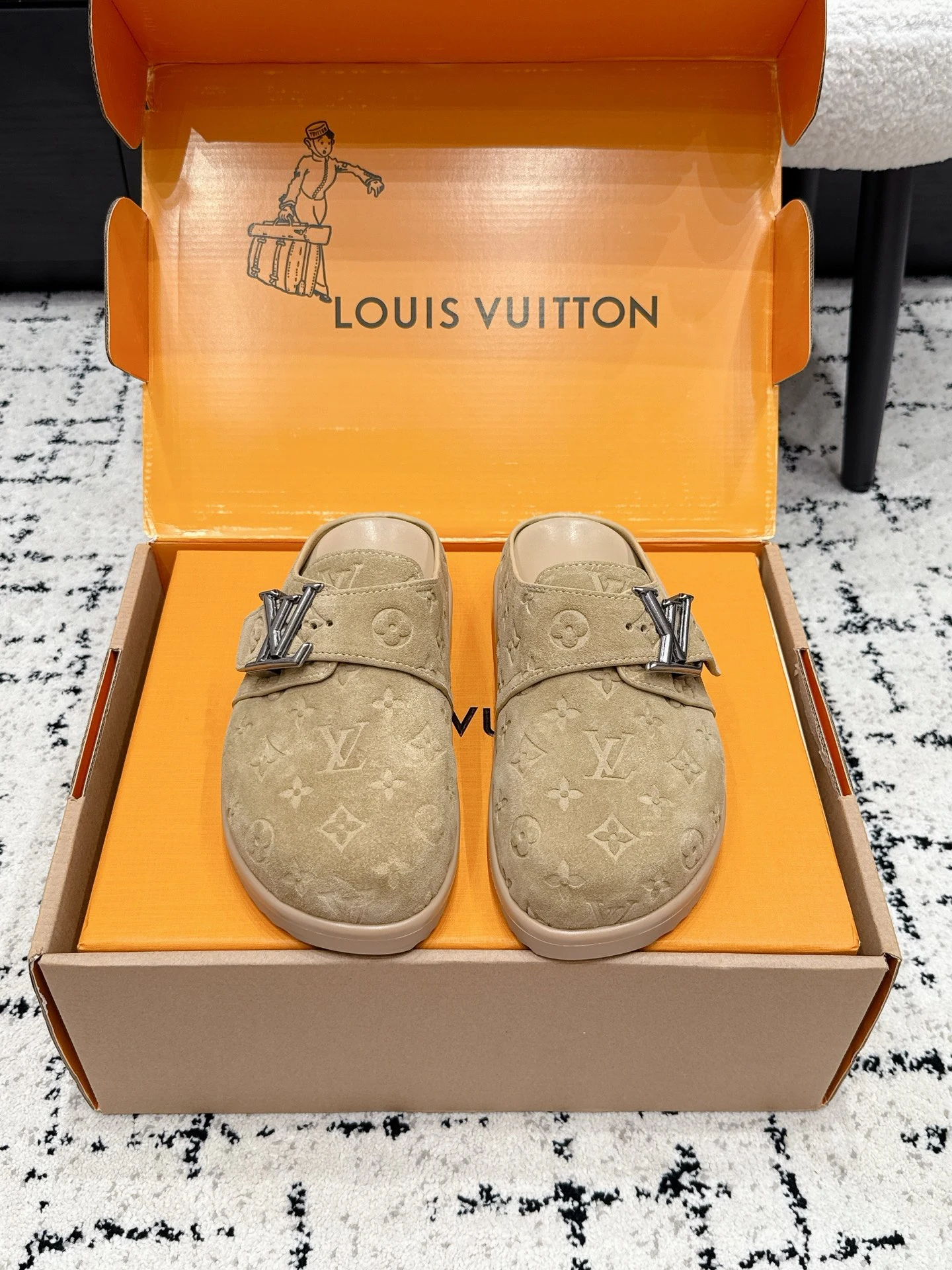 Louis Vuitton Slippers — 1e785147