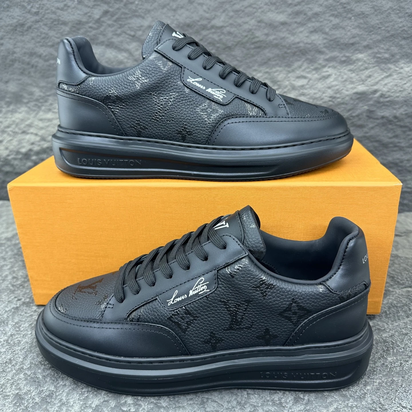 Louis Vuitton Sneakers — b9029d92