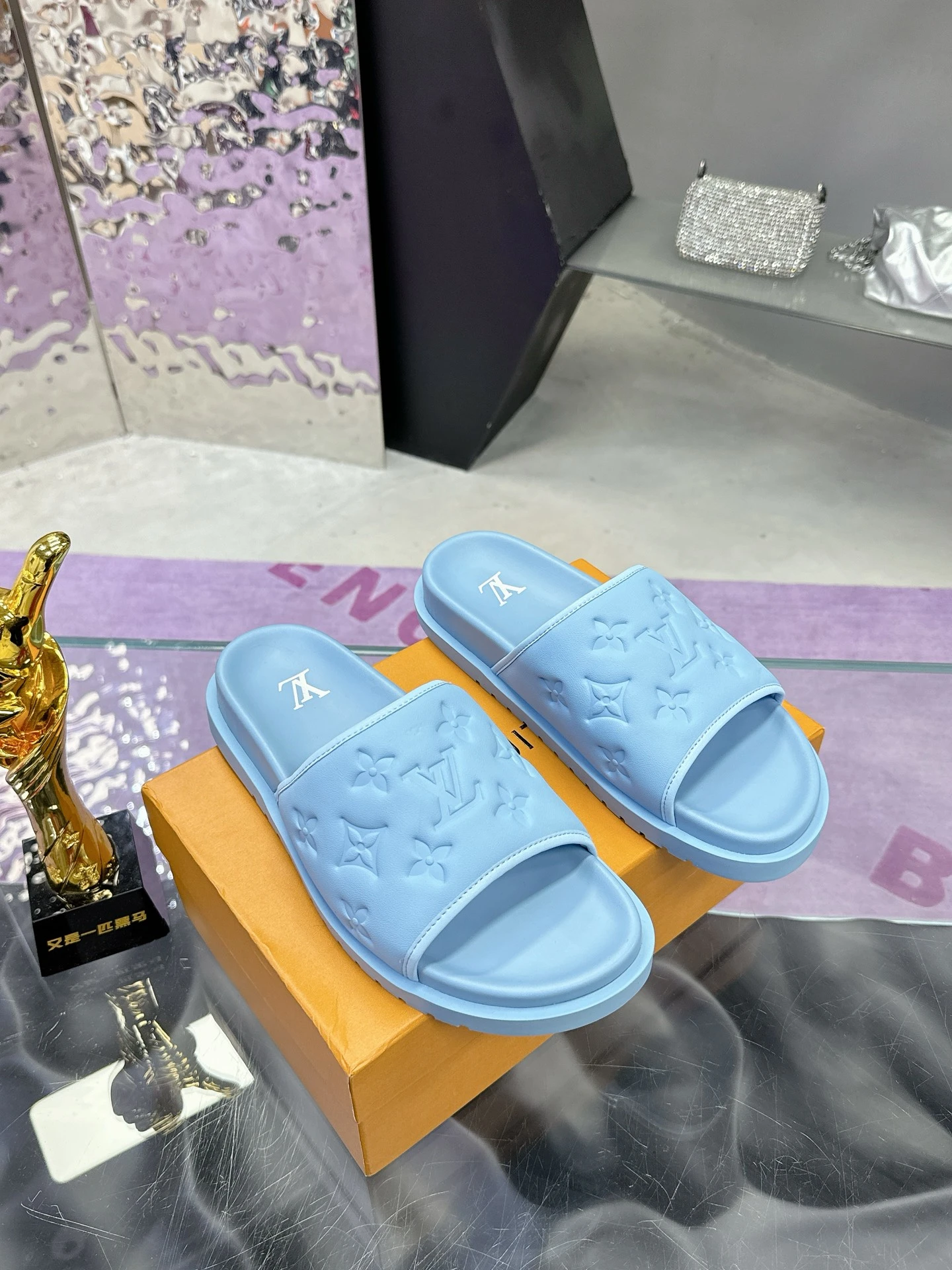 Louis Vuitton Slippers — f43ac4c5