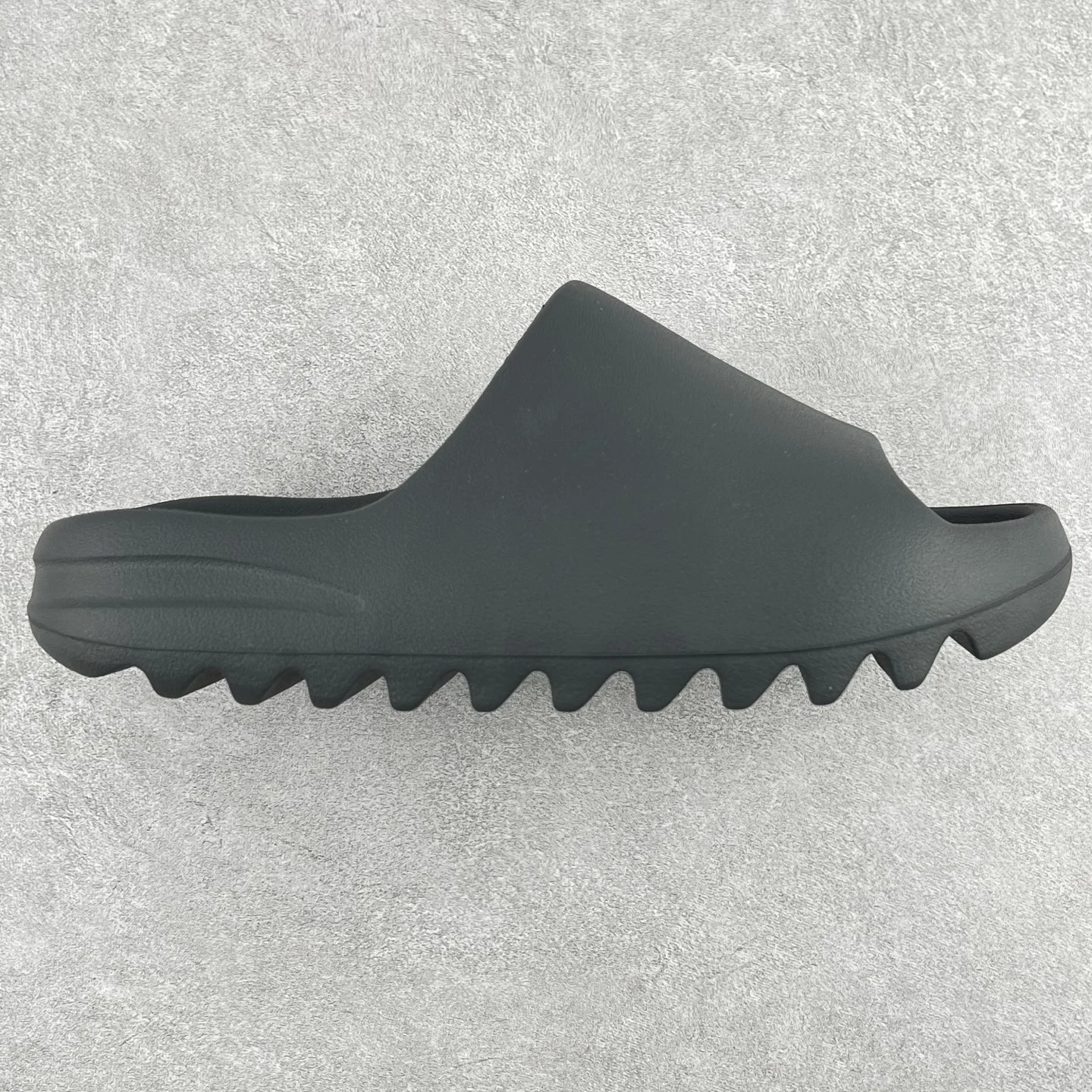 Adidas Slippers — e7882637