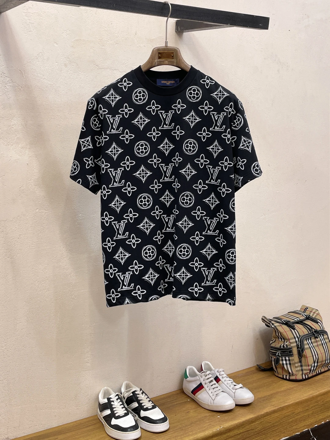 Louis Vuitton T-Shirt — 6405915a