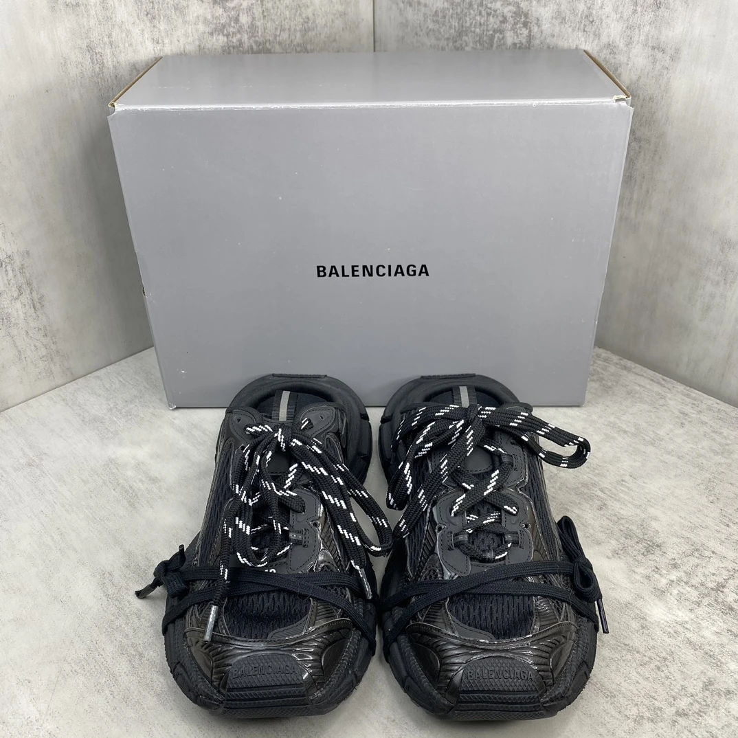 Balenciaga Sneakers — 626b6451