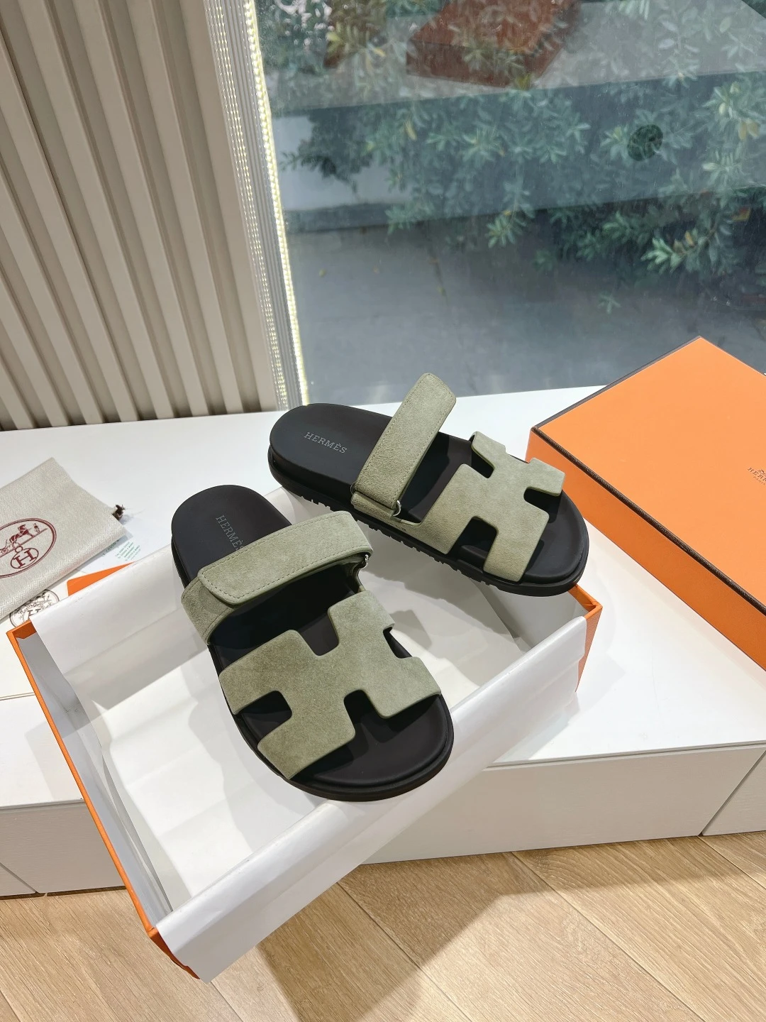 Hermès Slippers — bd9716a6