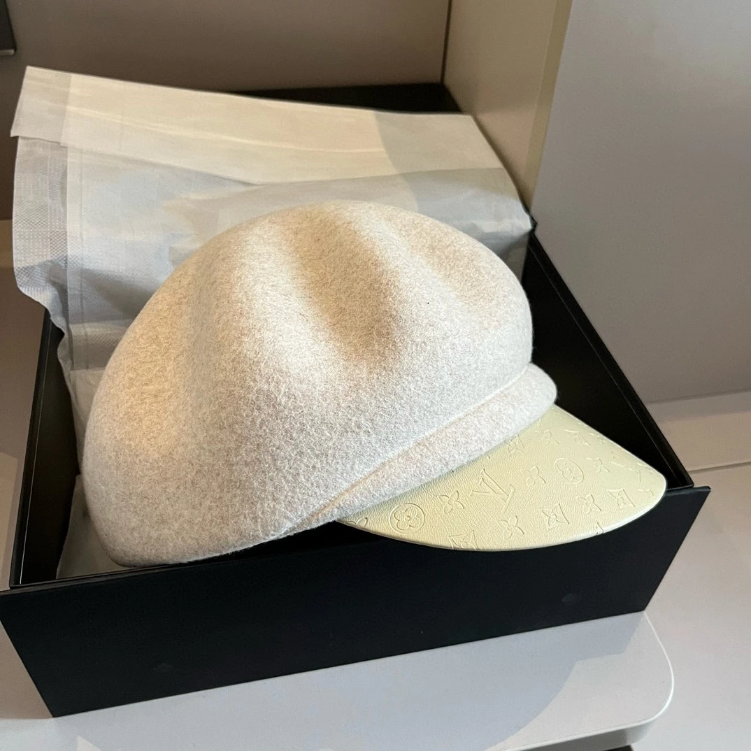 Louis Vuitton Caps — 4b682806