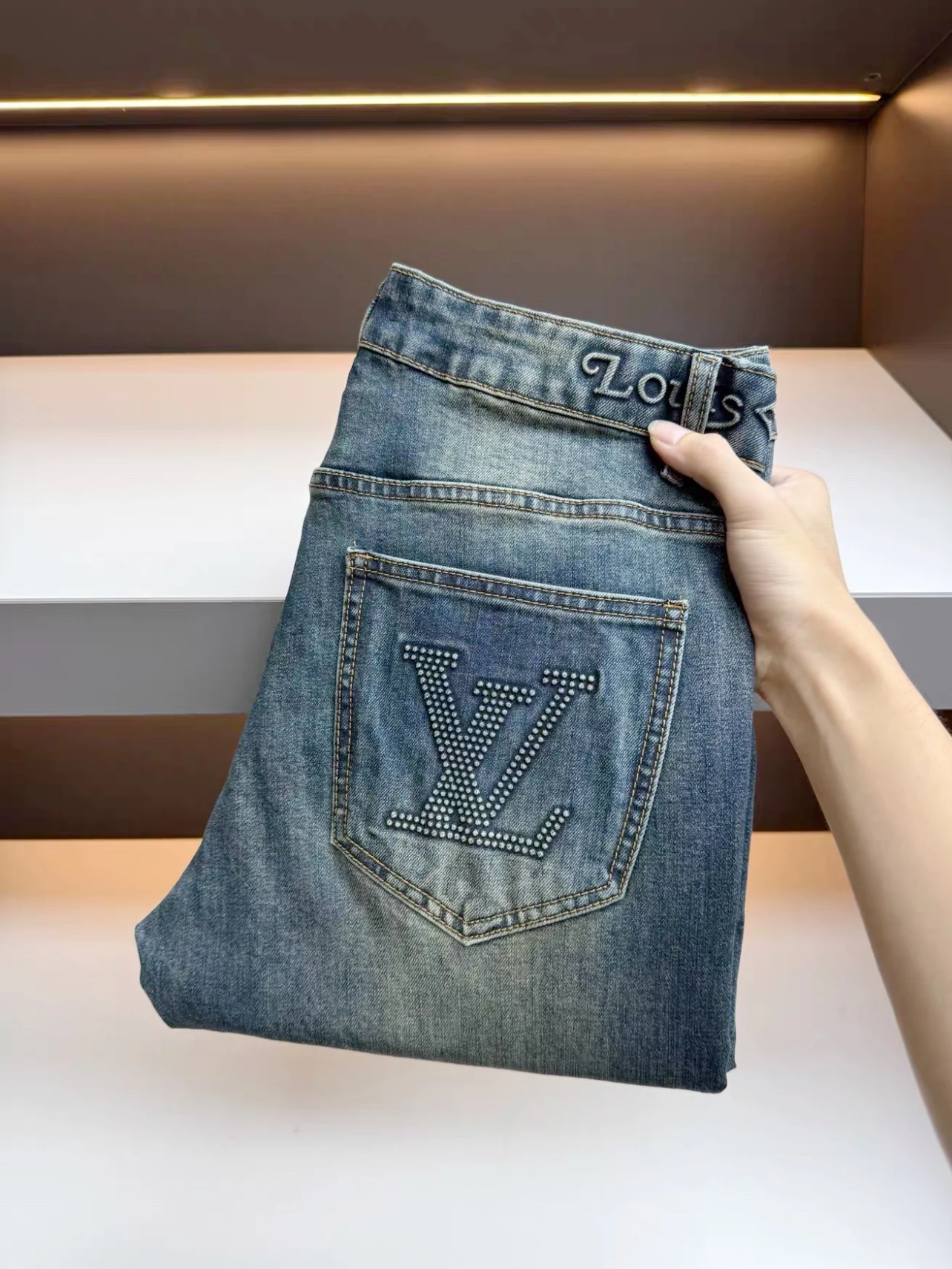 Louis Vuitton Jeans — 0b68ec47