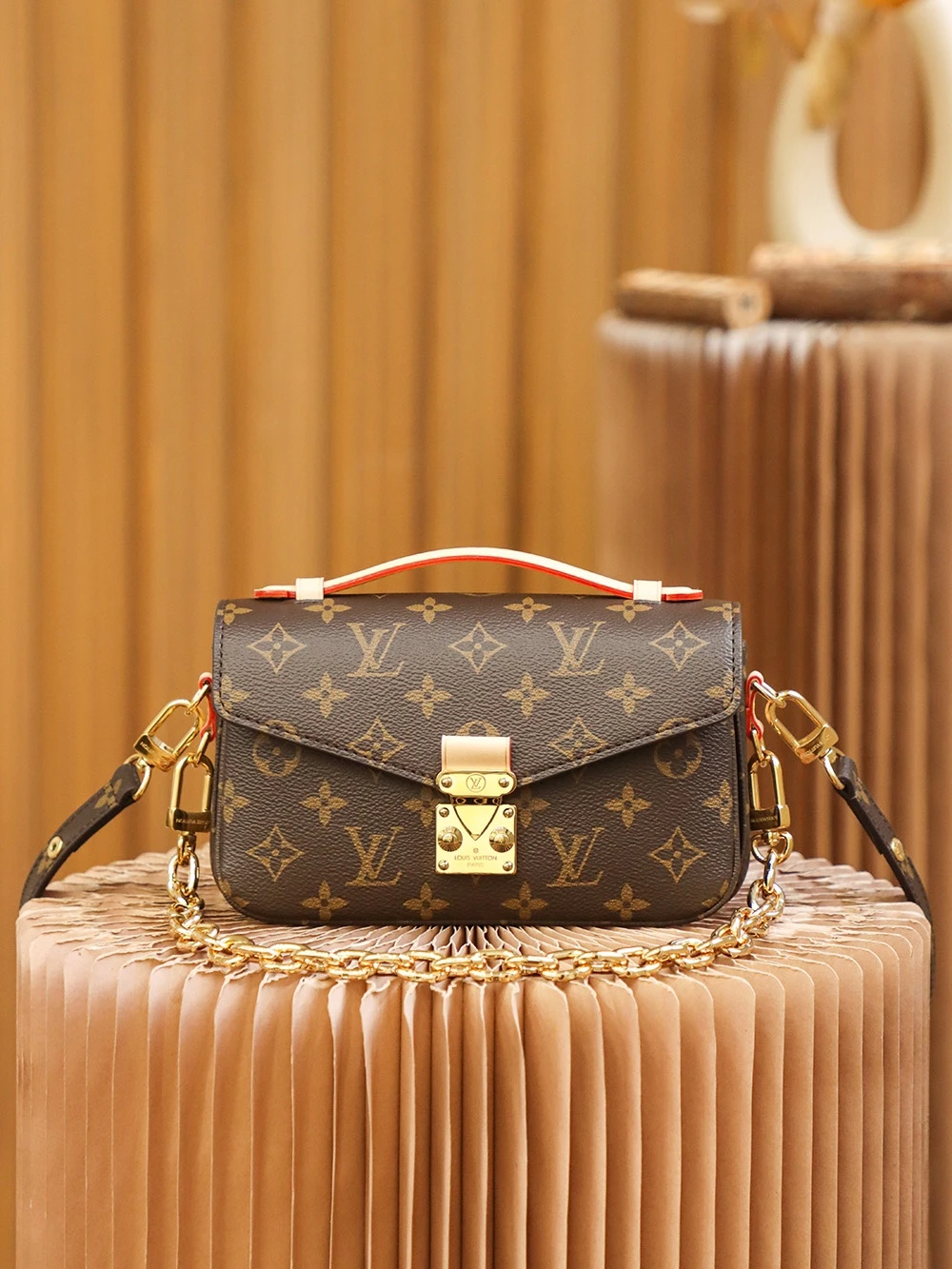 Louis Vuitton Bag — 2920a5a6