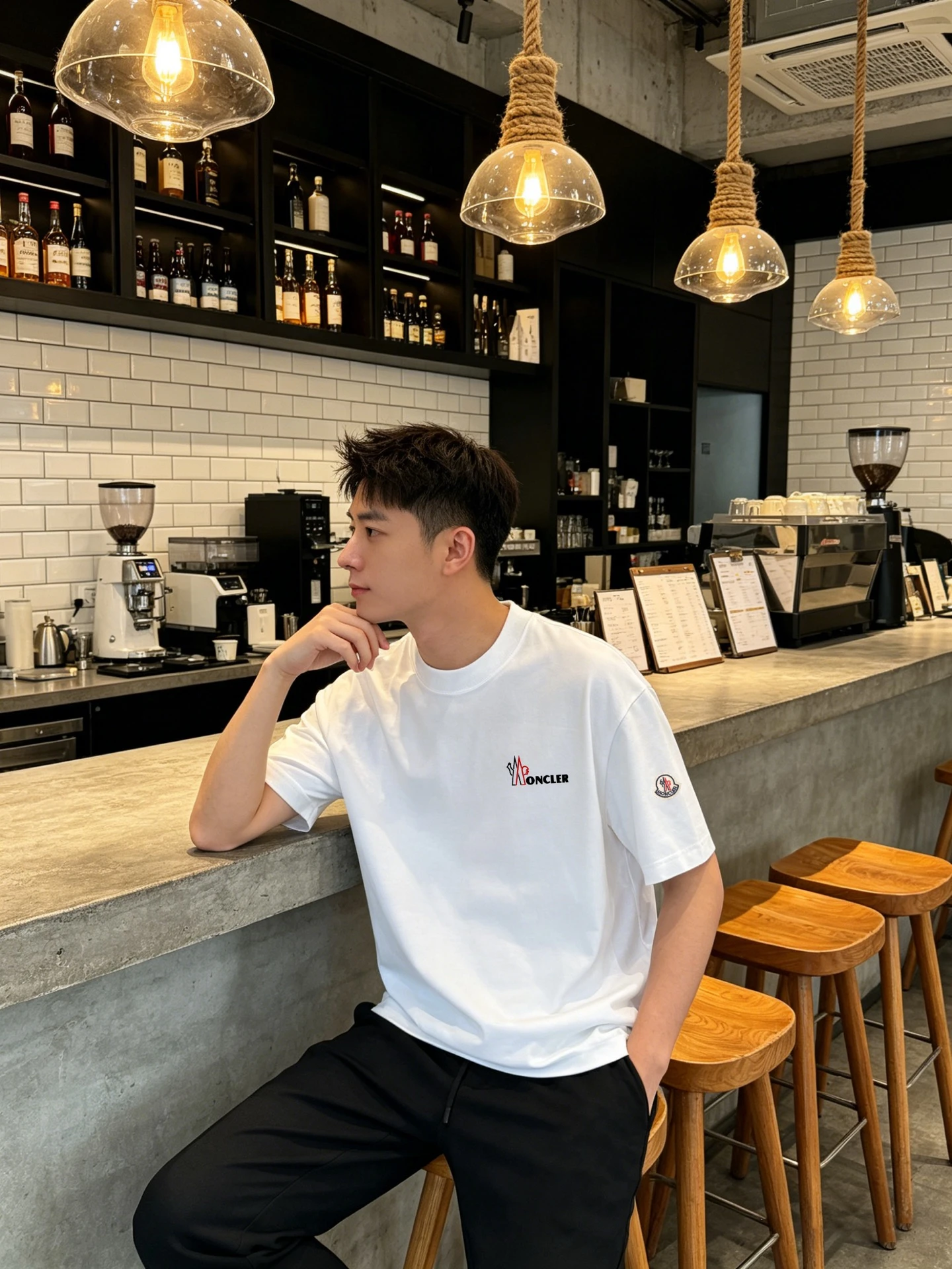 Moncler T-Shirt — 883e594b